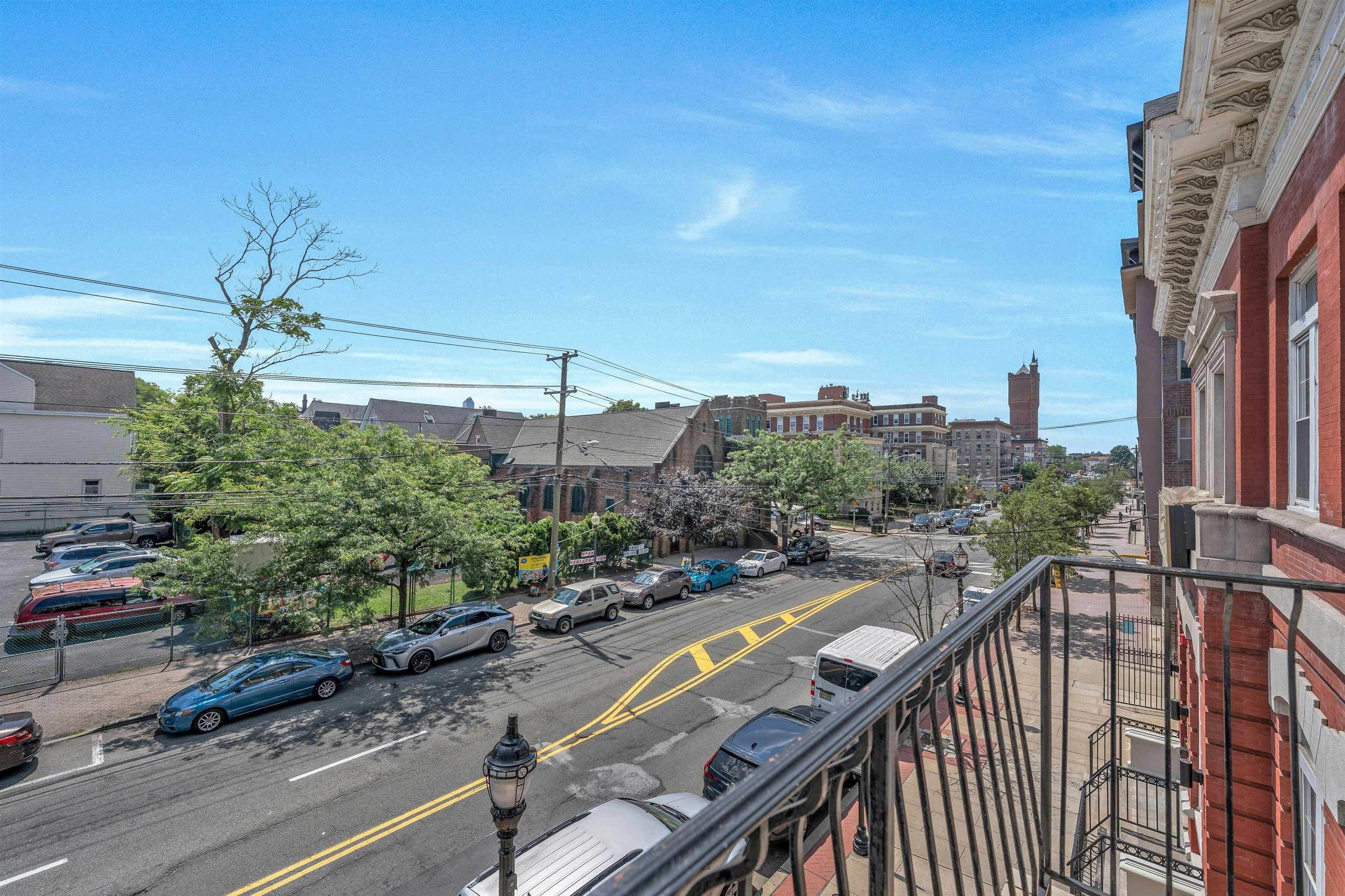 4413 PARK AVE Unit: 2L