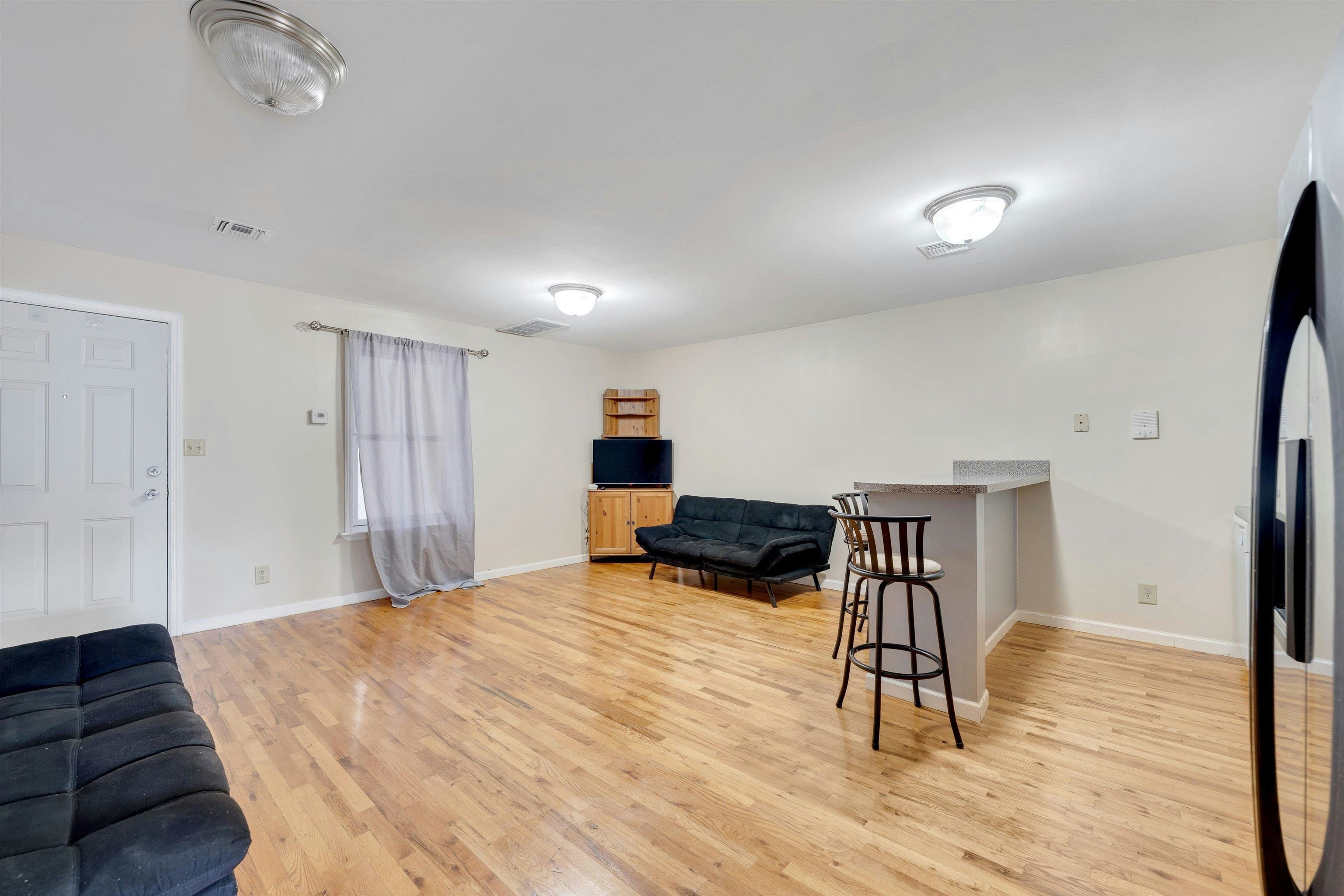 4413 PARK AVE Unit: 2L