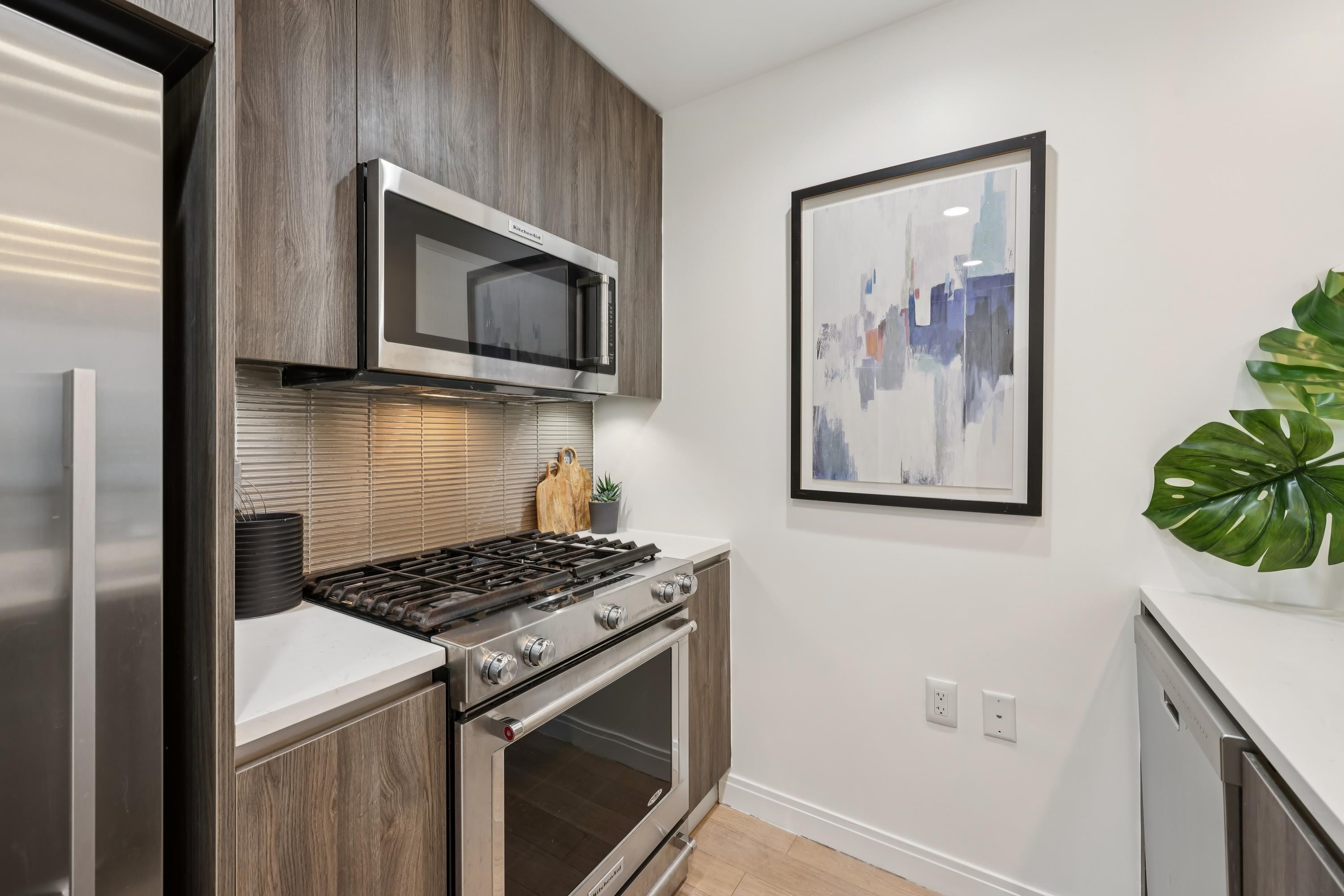 160 1ST ST Unit: 1013