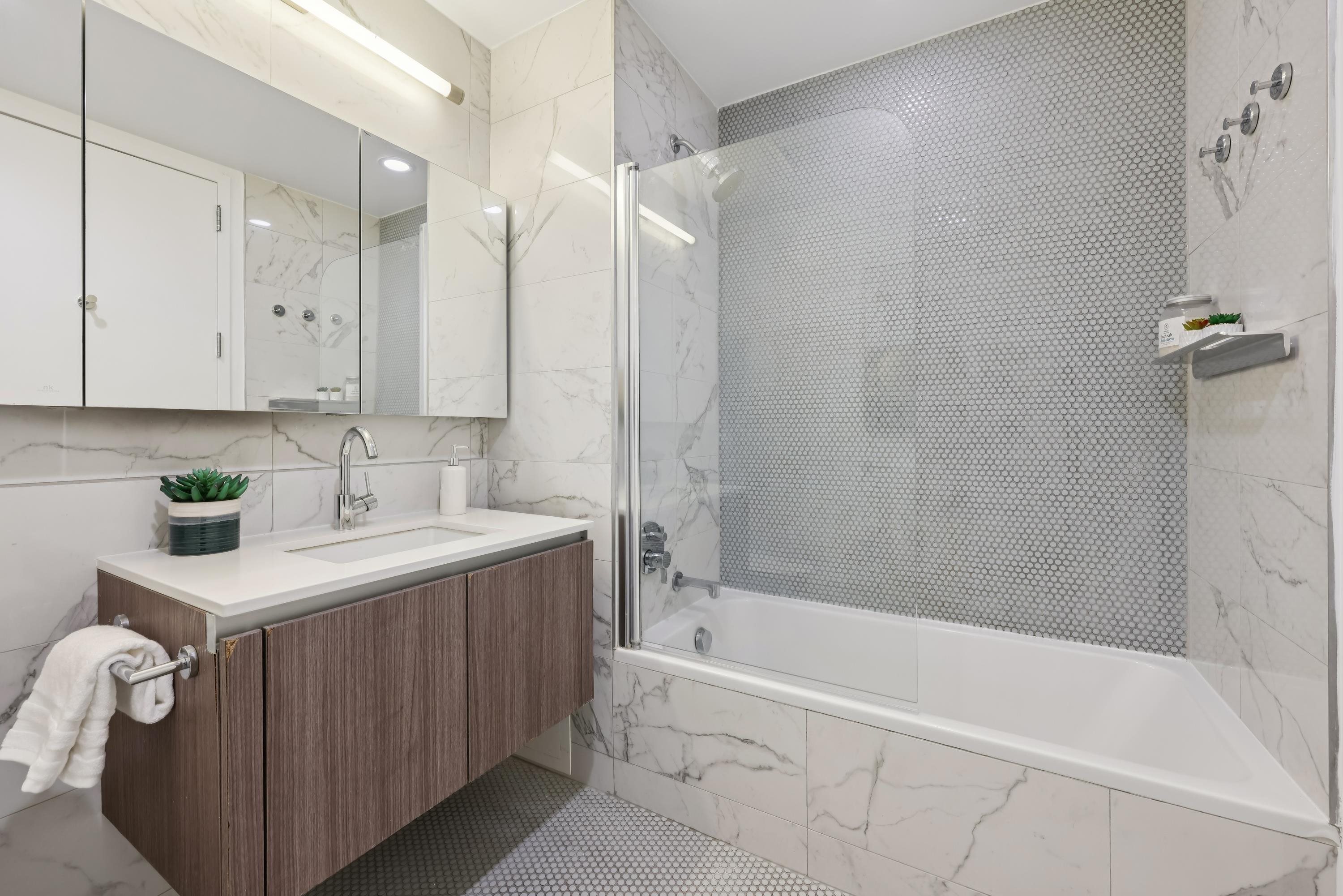 160 1ST ST Unit: 1013