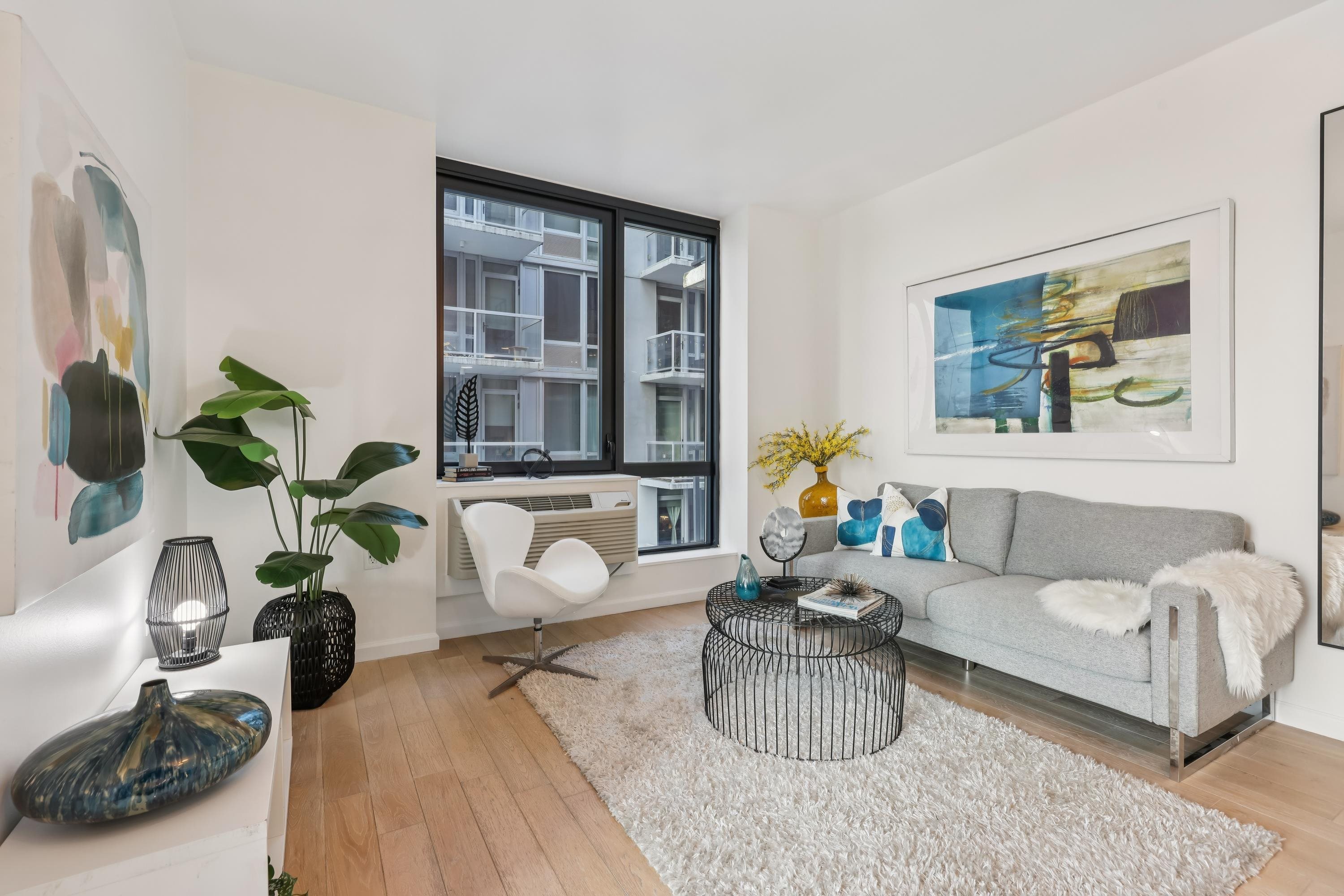 160 1ST ST Unit: 1013