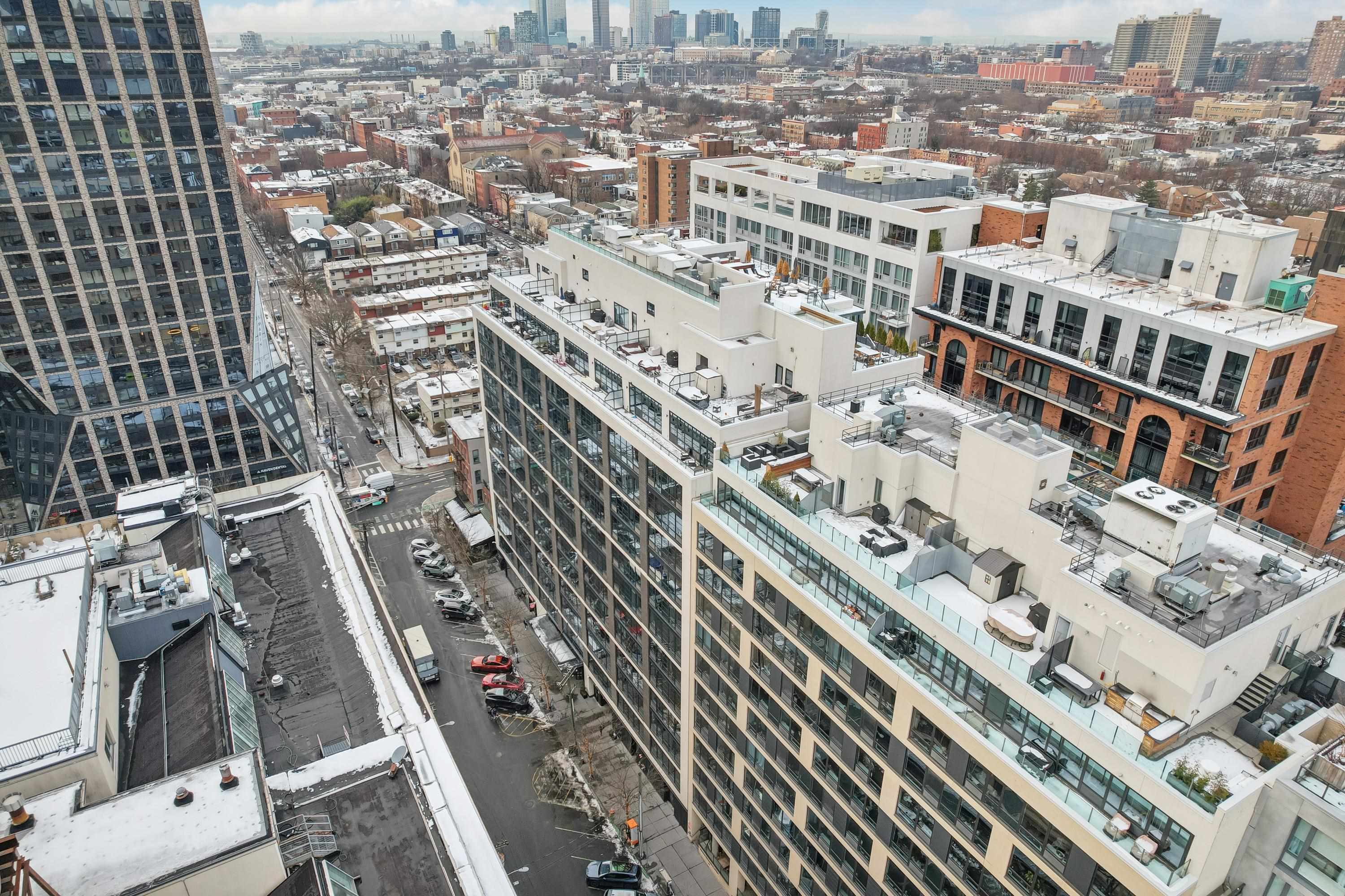 160 1ST ST Unit: 1013