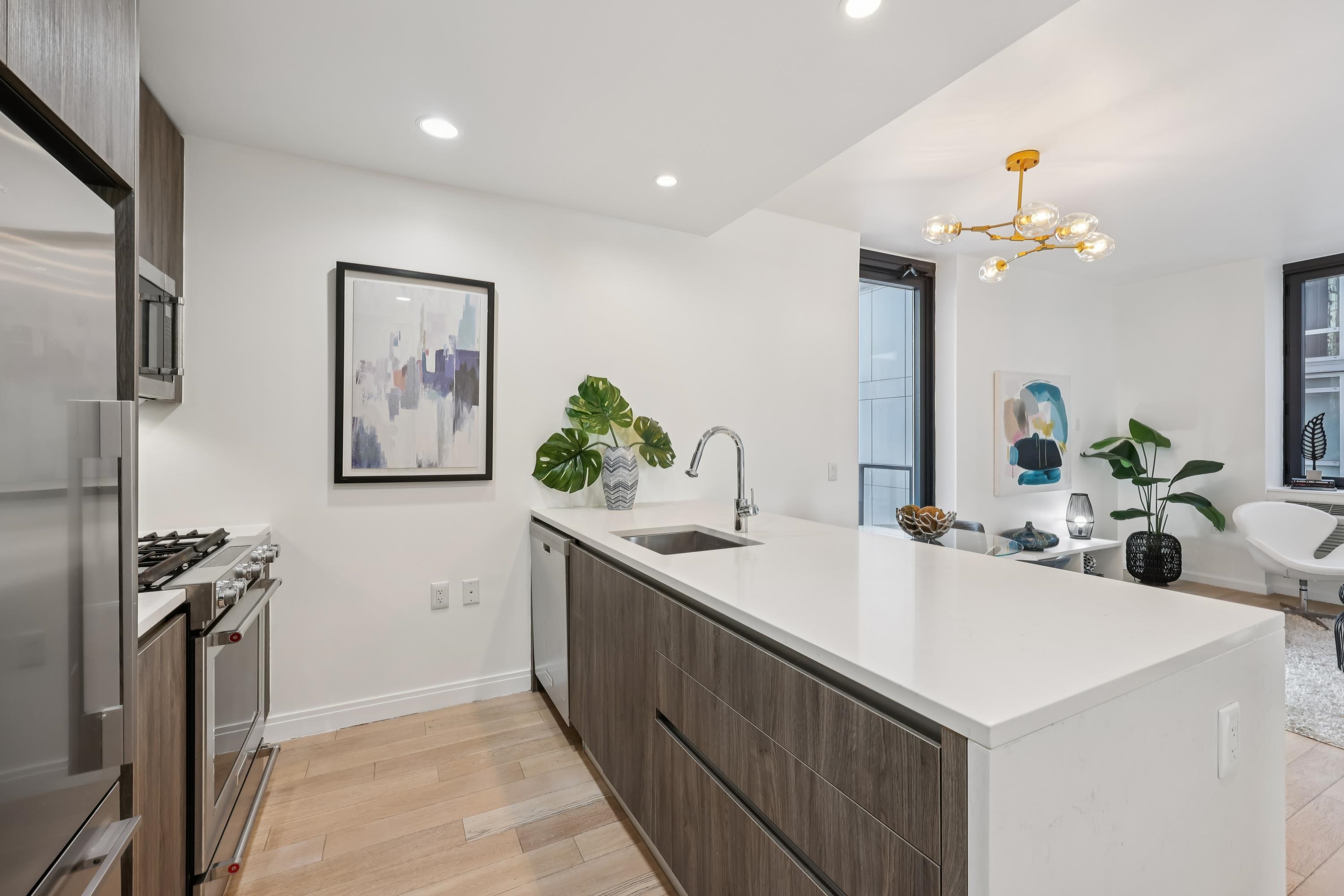 160 1ST ST Unit: 1013