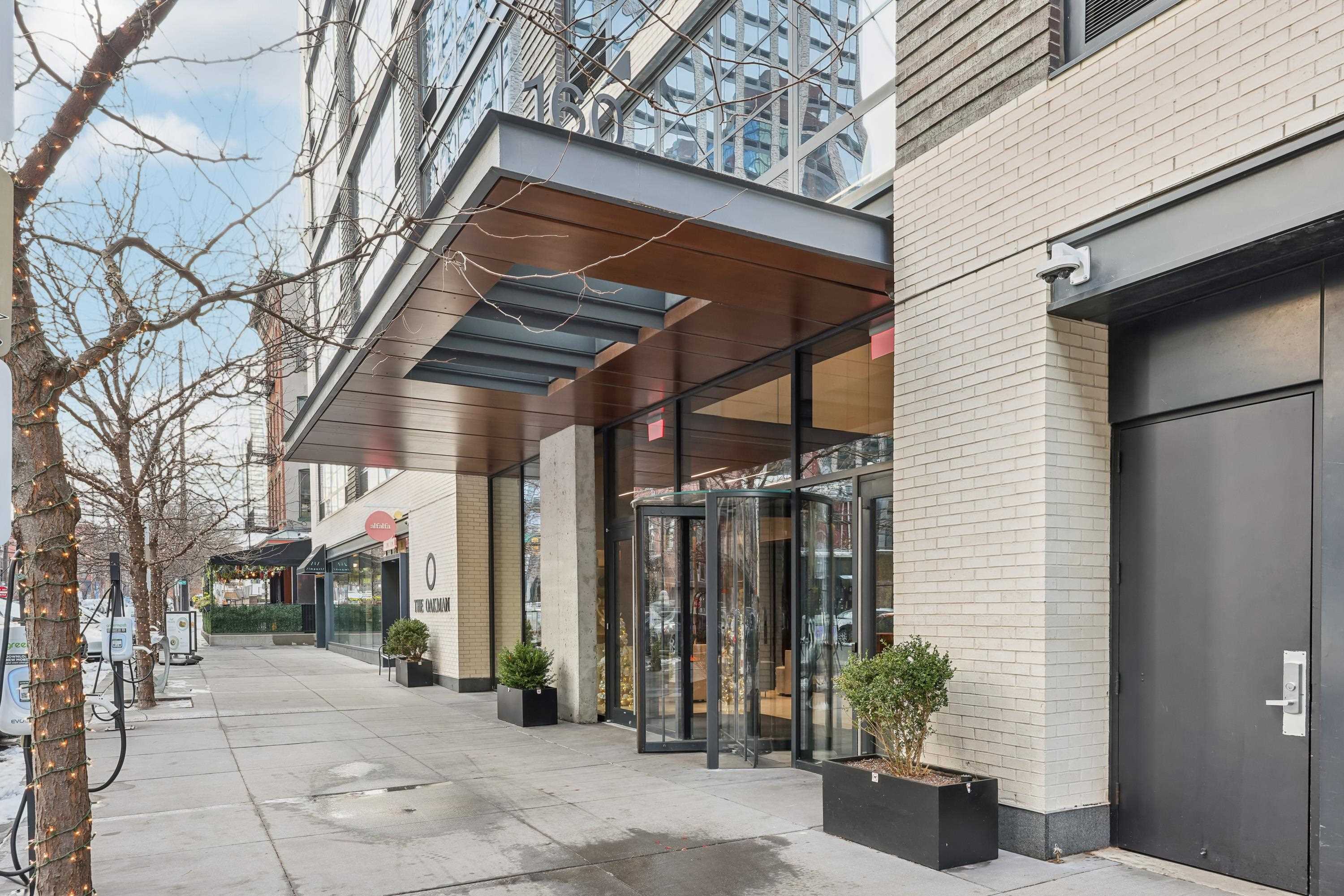 160 1ST ST Unit: 1013