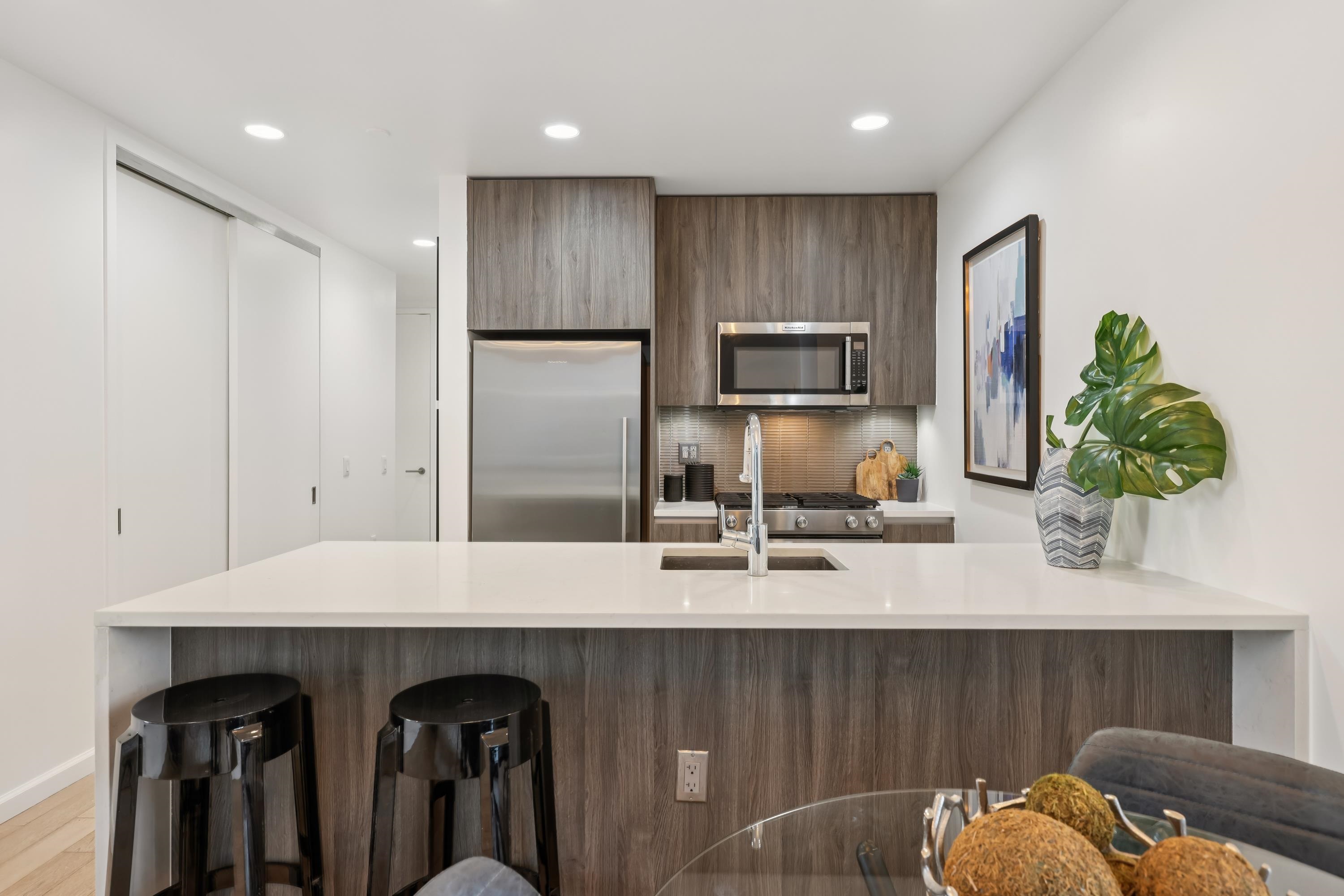 160 1ST ST Unit: 1013