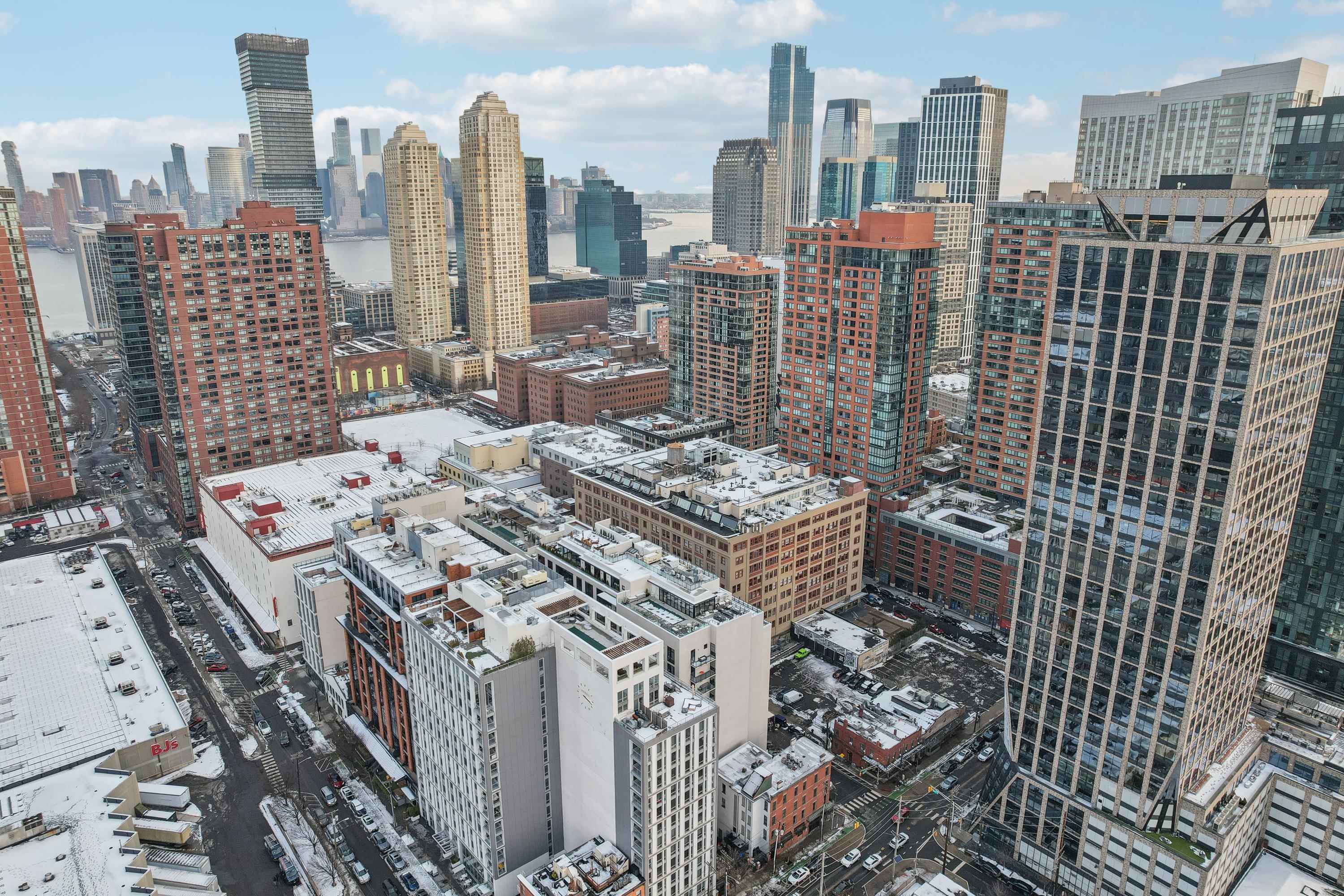 160 1ST ST Unit: 1013