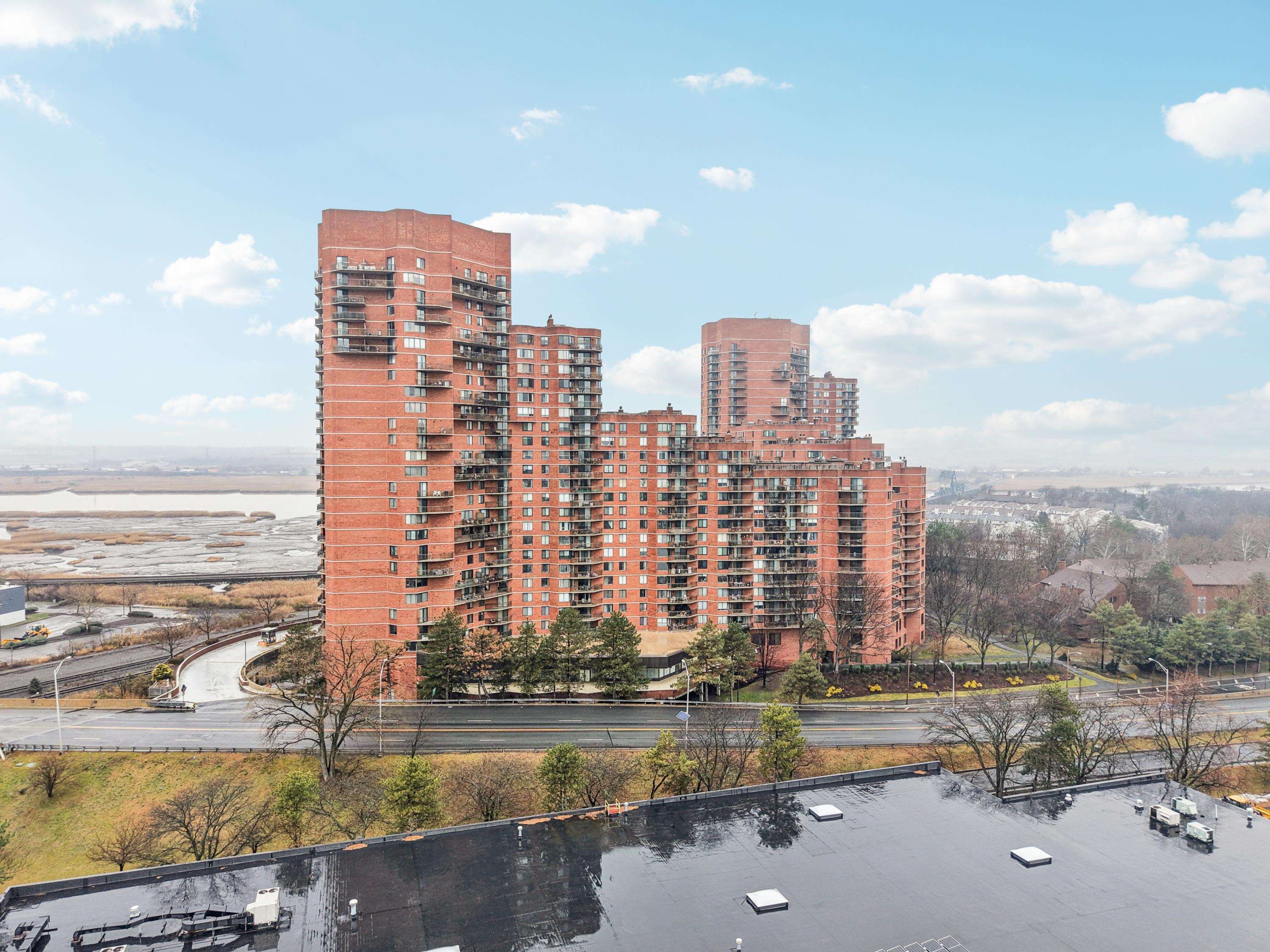 530 HARMON COVE TOWER Unit: 530