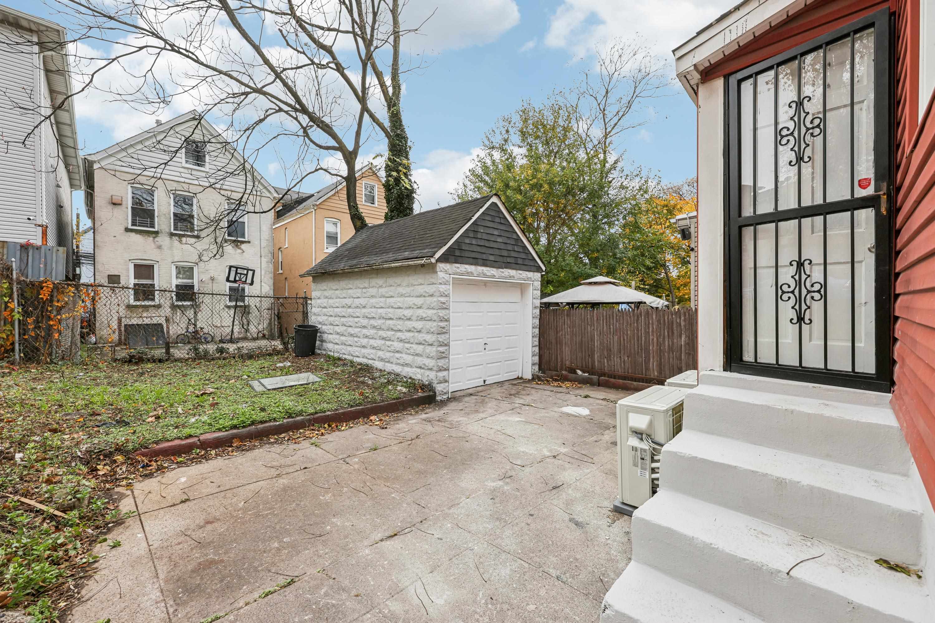 299 CLAREMONT AVE
