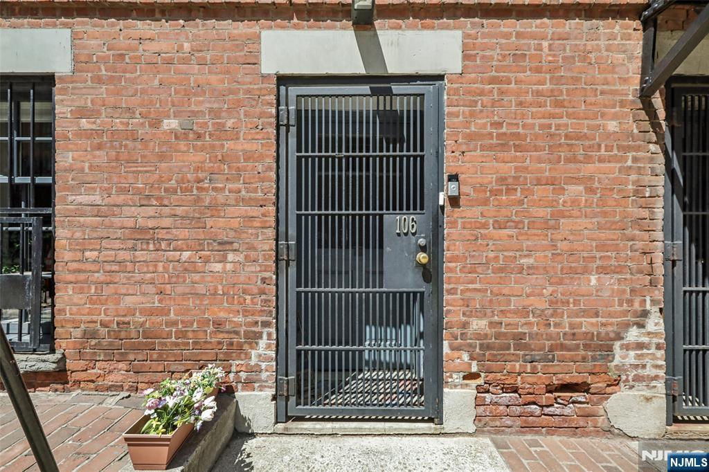 186 Wayne Street 106