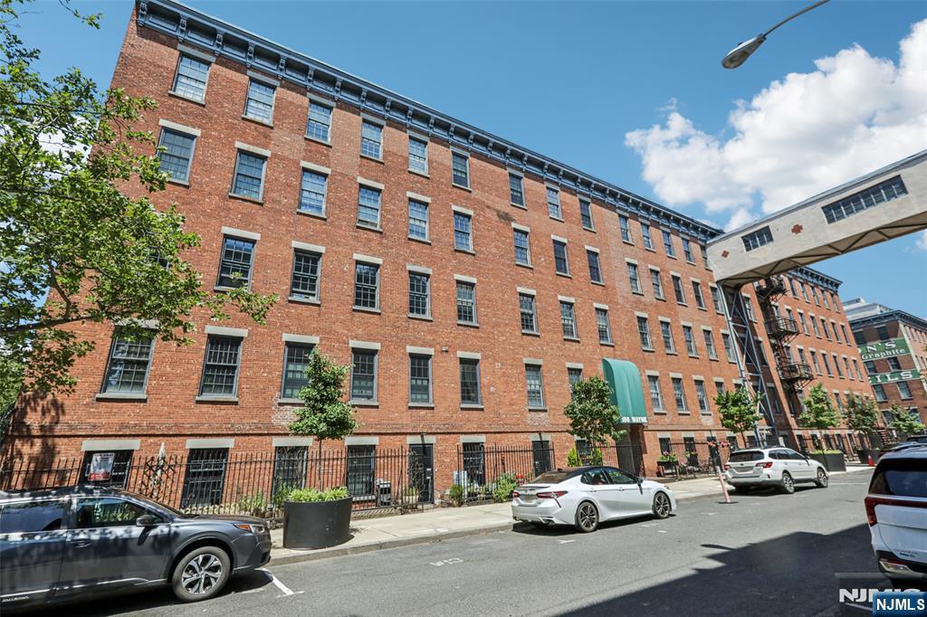 186 Wayne Street 106