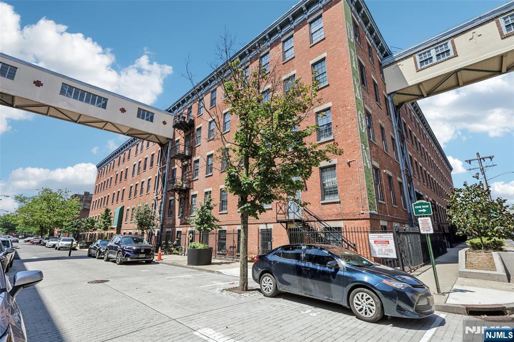 186 Wayne Street 106