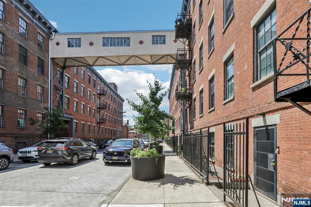 186 Wayne Street 106