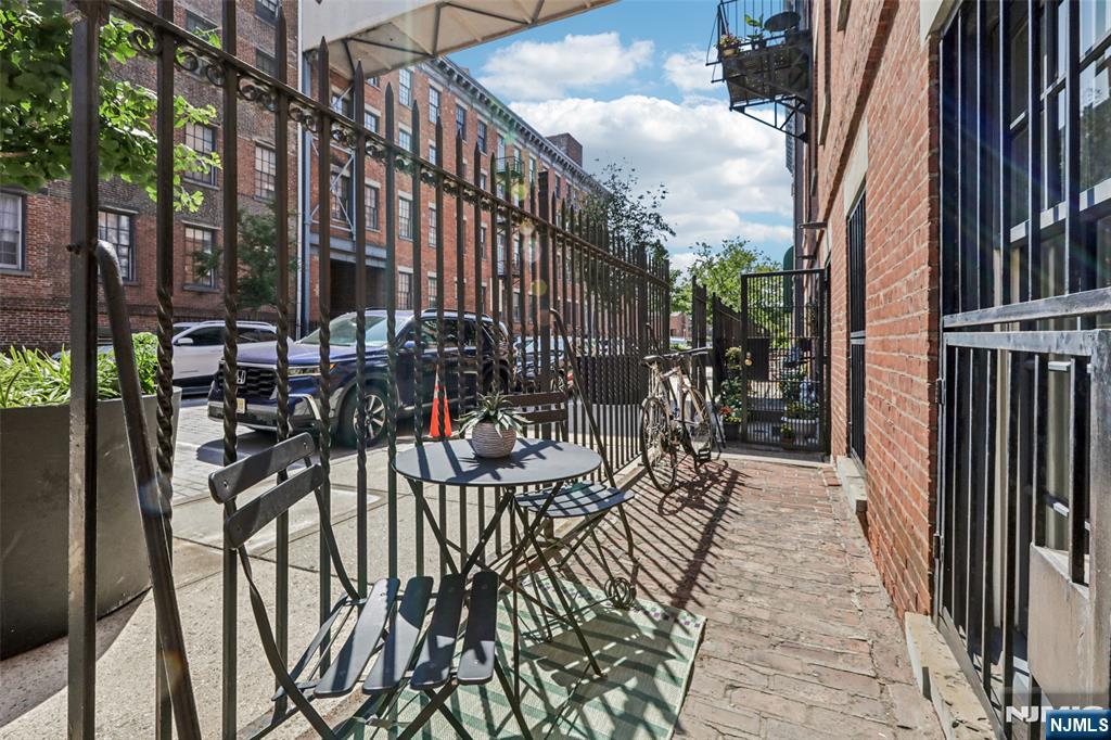 186 Wayne Street 106