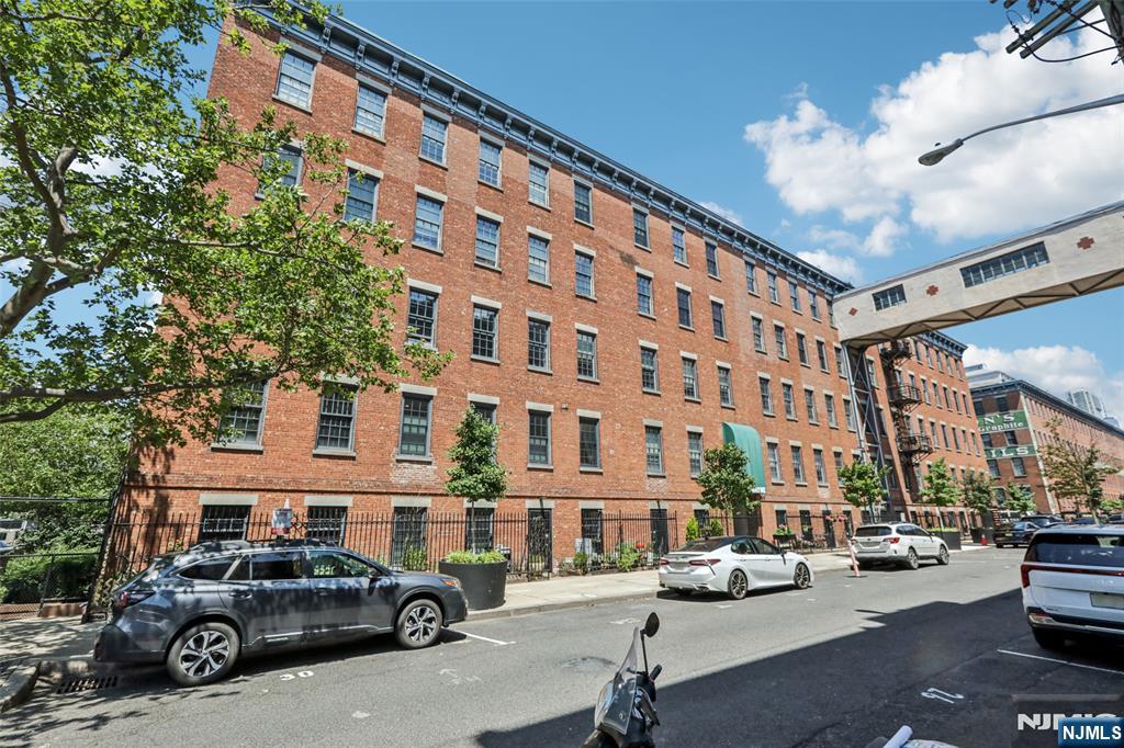 186 Wayne Street 106