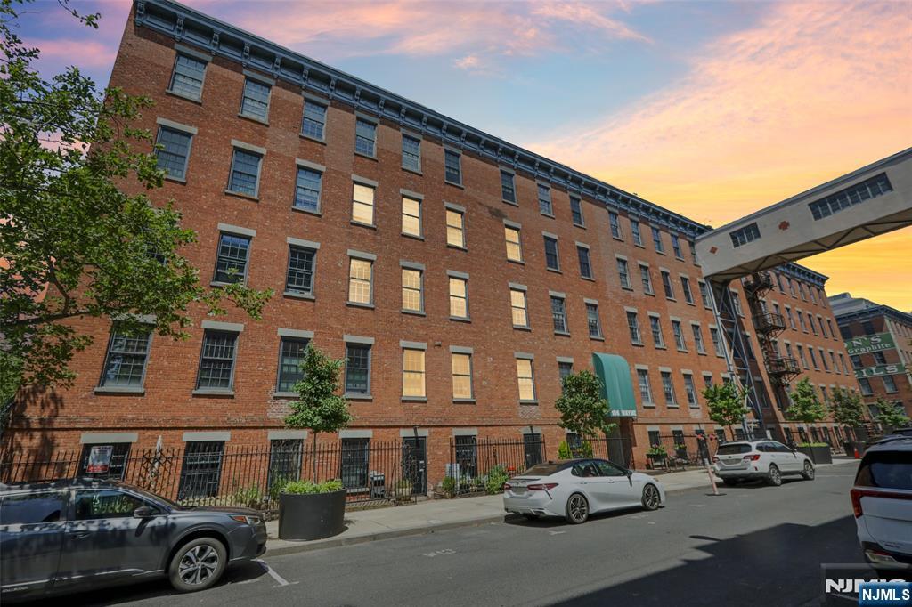 186 Wayne Street 106