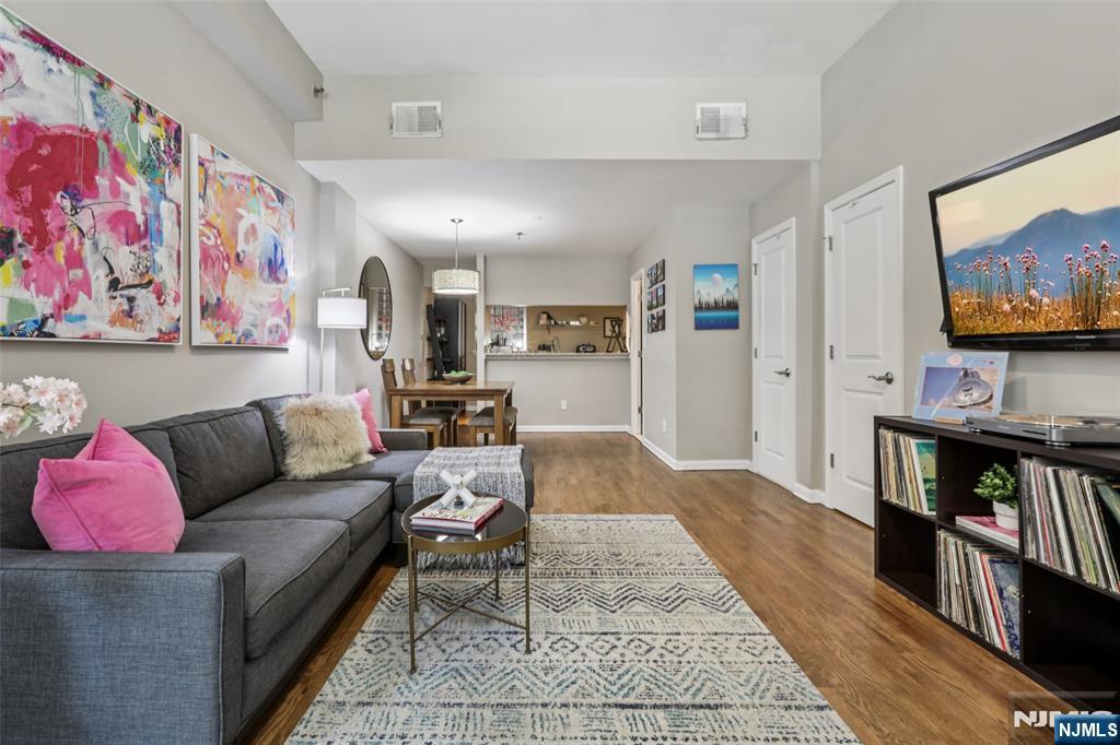 186 Wayne Street 106