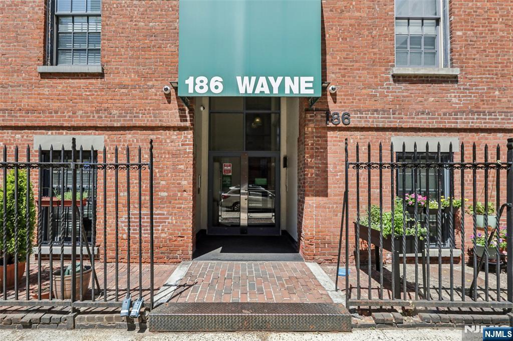 186 Wayne Street 106