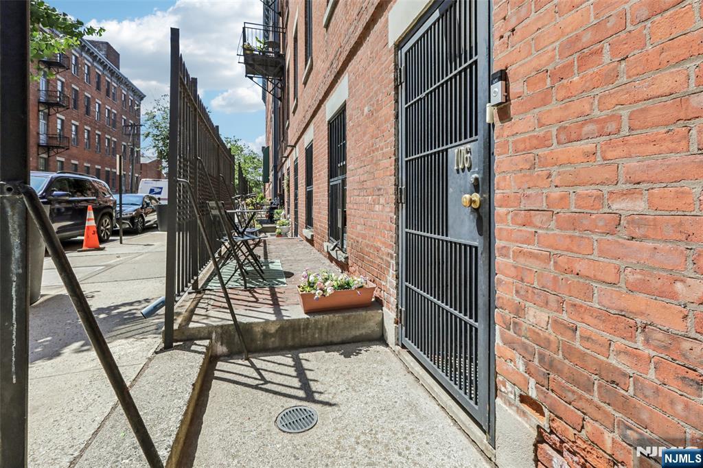 186 Wayne Street 106
