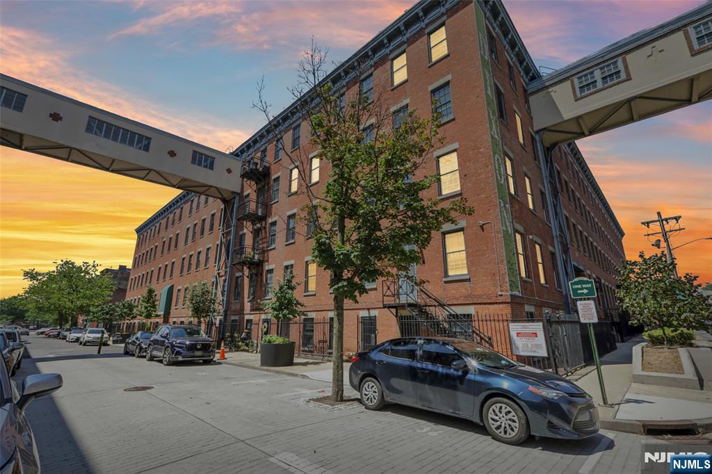 186 Wayne Street 106