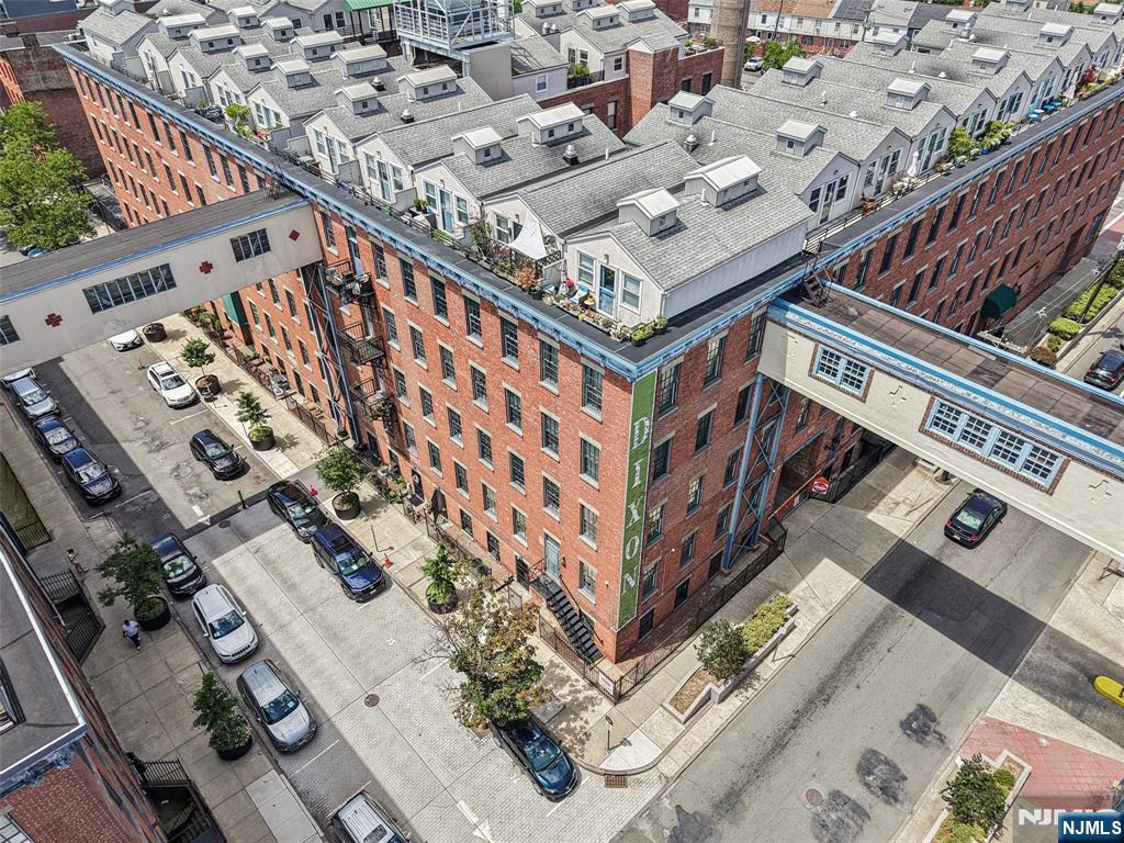 186 Wayne Street 106