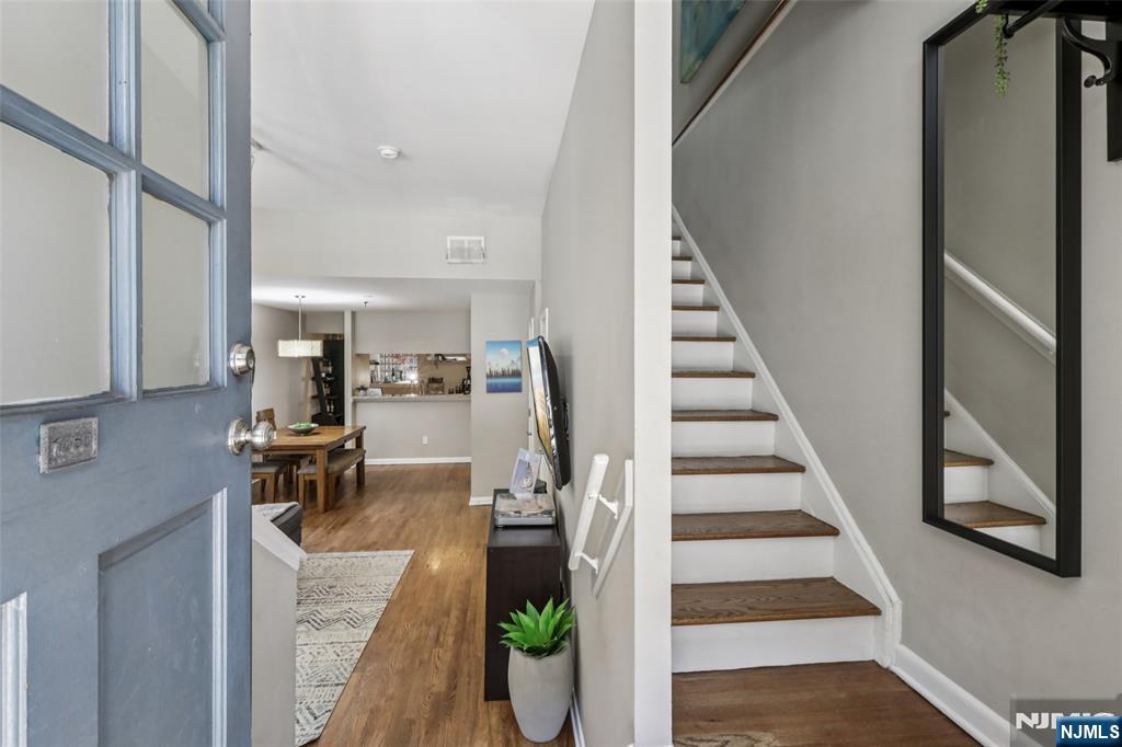 186 Wayne Street 106