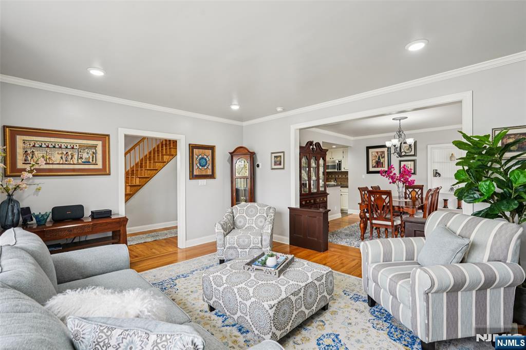 64 Manner Avenue