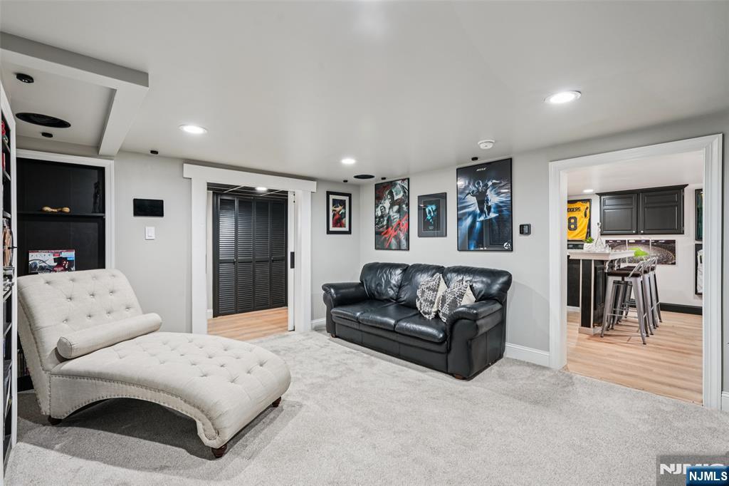 64 Manner Avenue