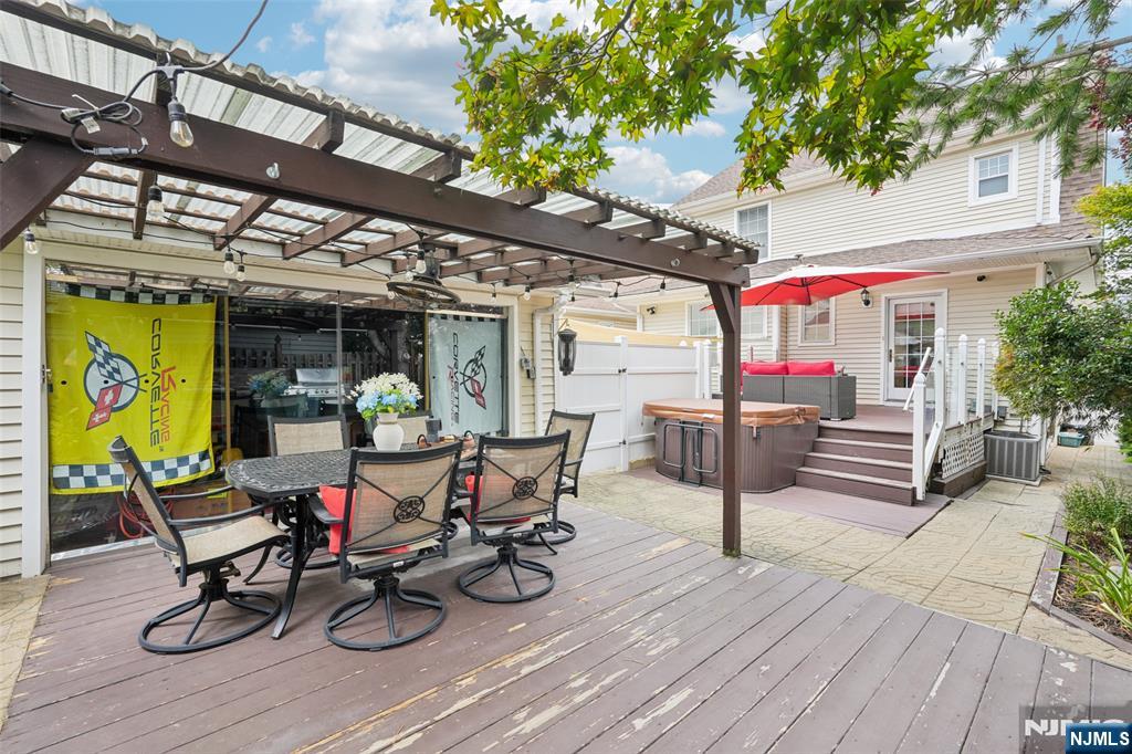 64 Manner Avenue