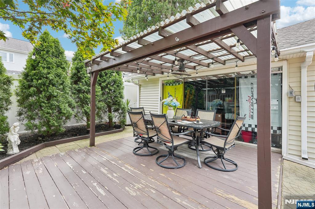64 Manner Avenue