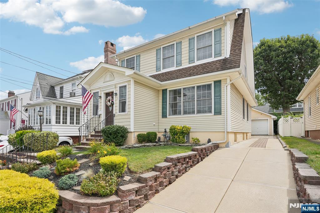 64 Manner Avenue