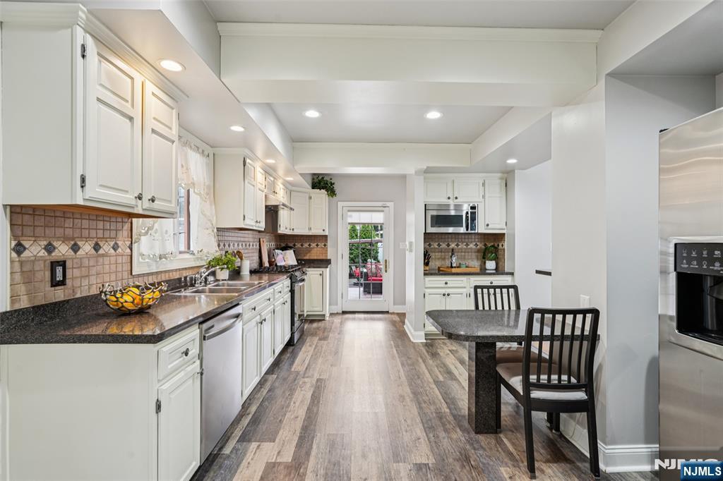 64 Manner Avenue