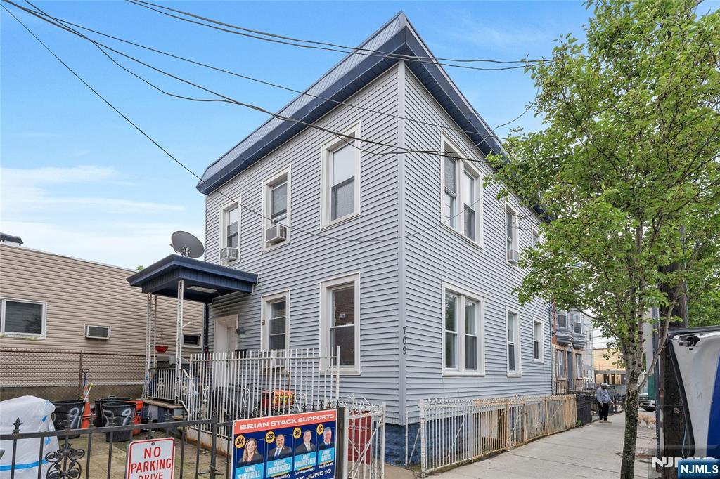 709 10th Street