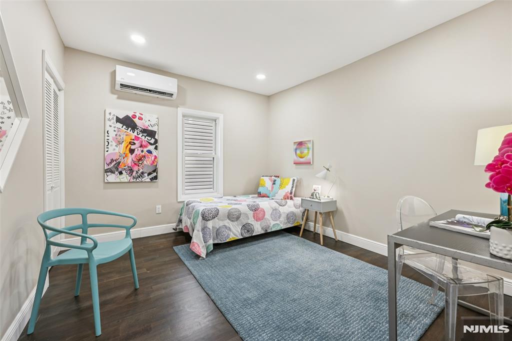 299 Claremont Avenue