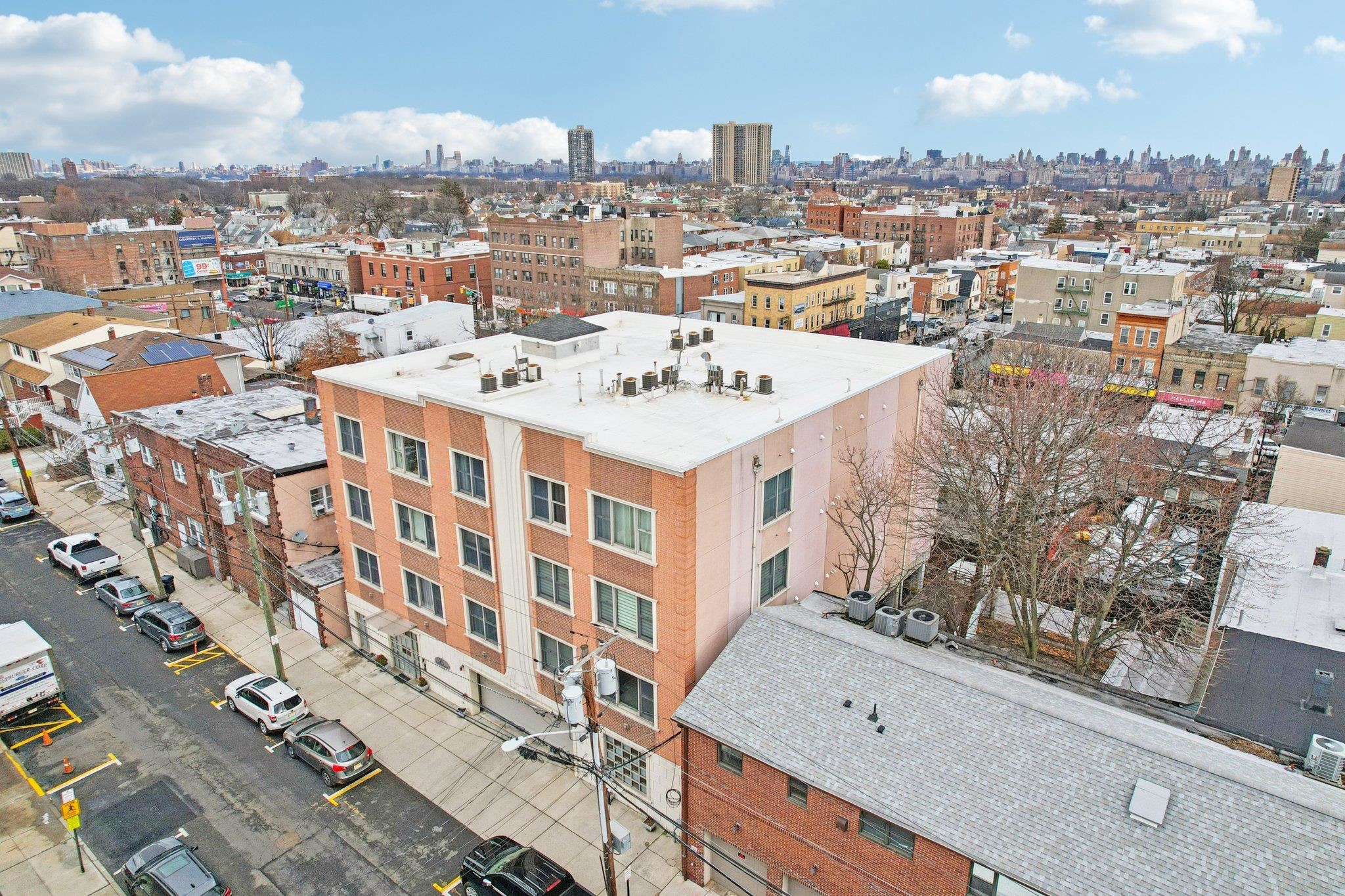 7008 MADISON ST Unit: 204