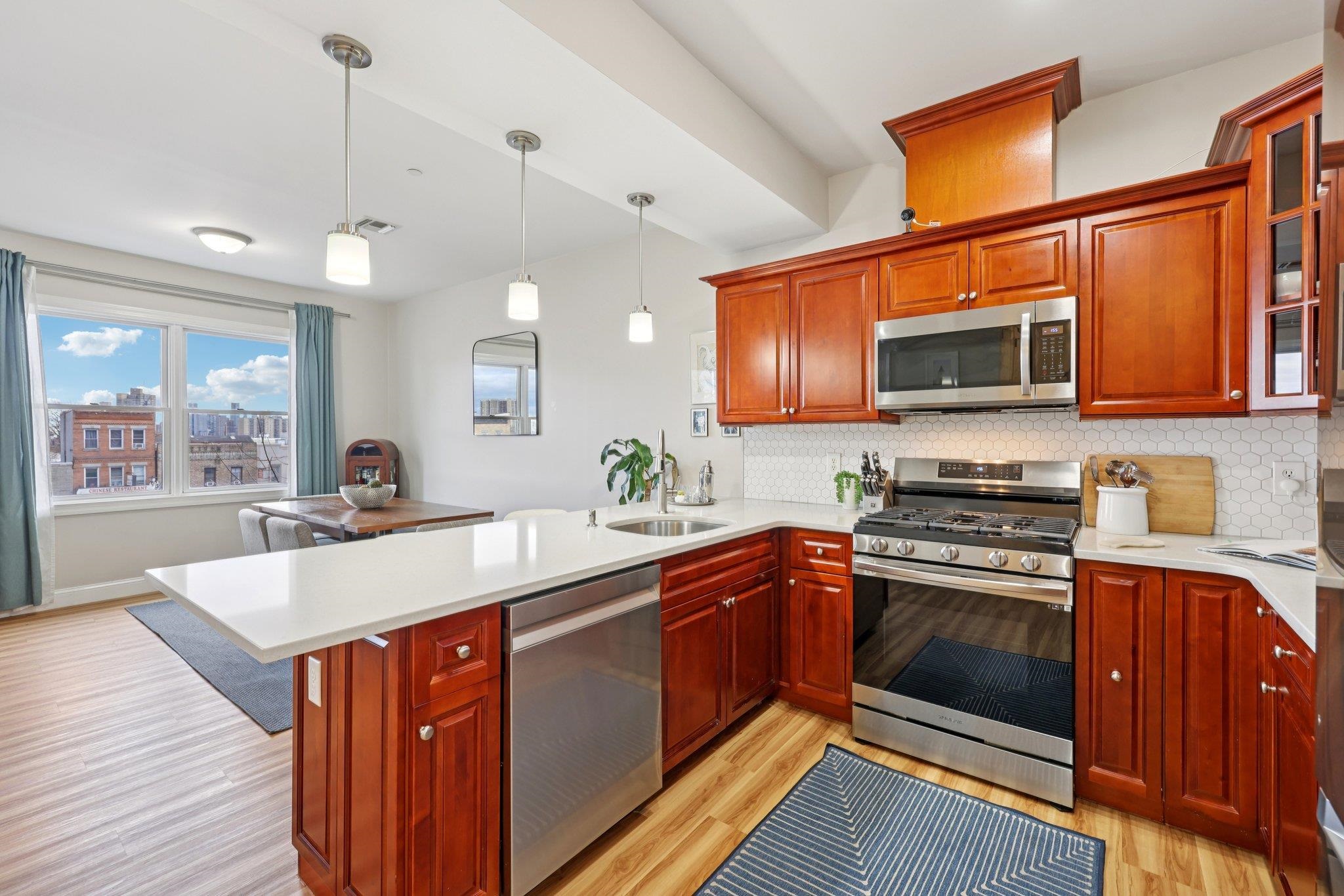 7008 MADISON ST Unit: 204