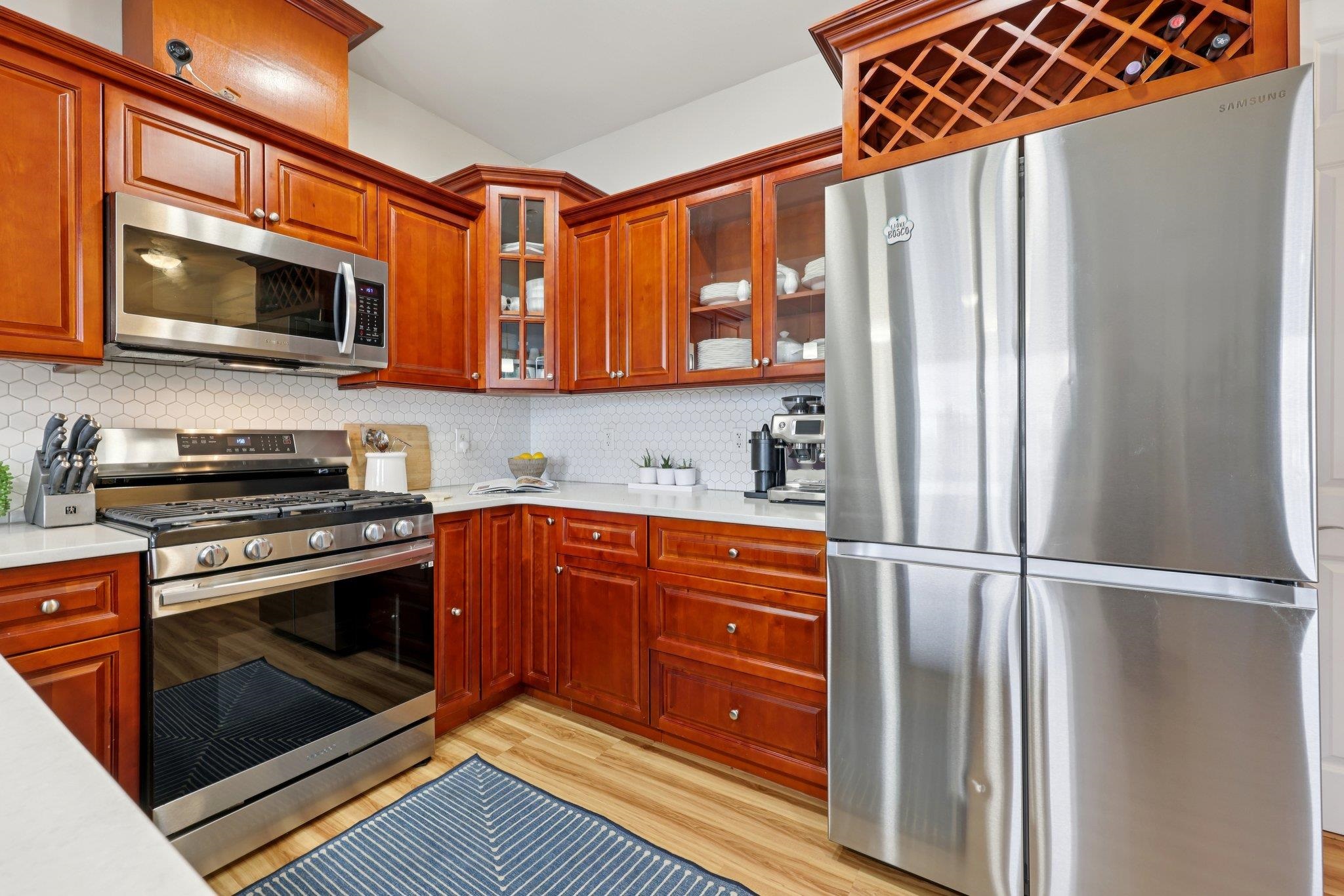 7008 MADISON ST Unit: 204