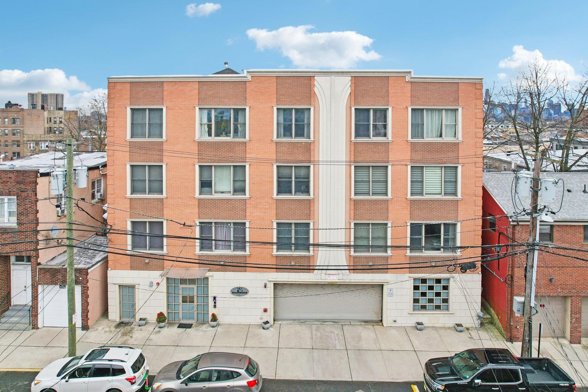 7008 MADISON ST Unit: 204