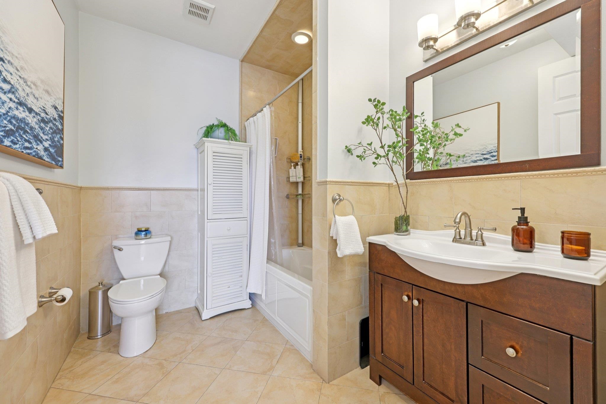 7008 MADISON ST Unit: 204