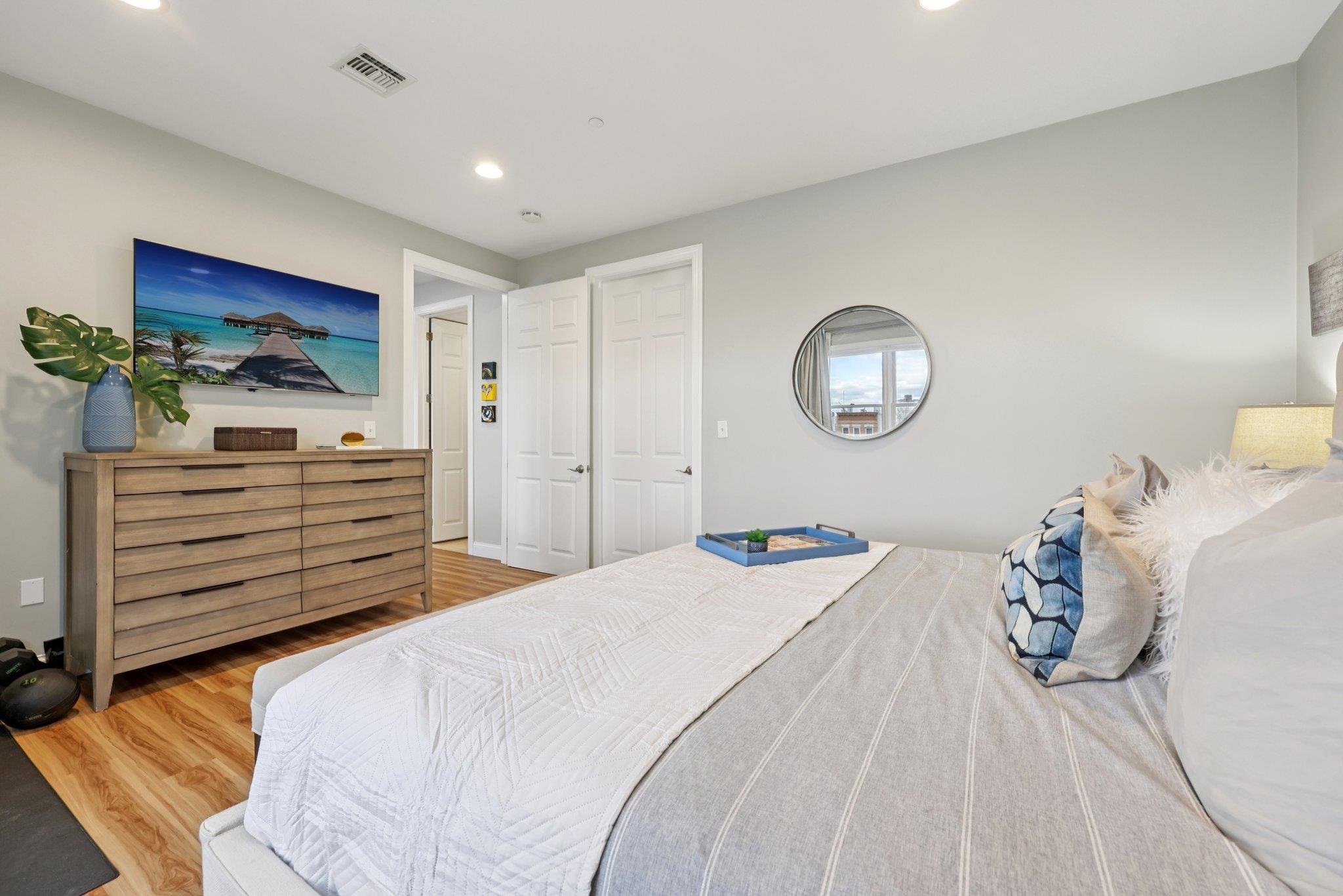 7008 MADISON ST Unit: 204