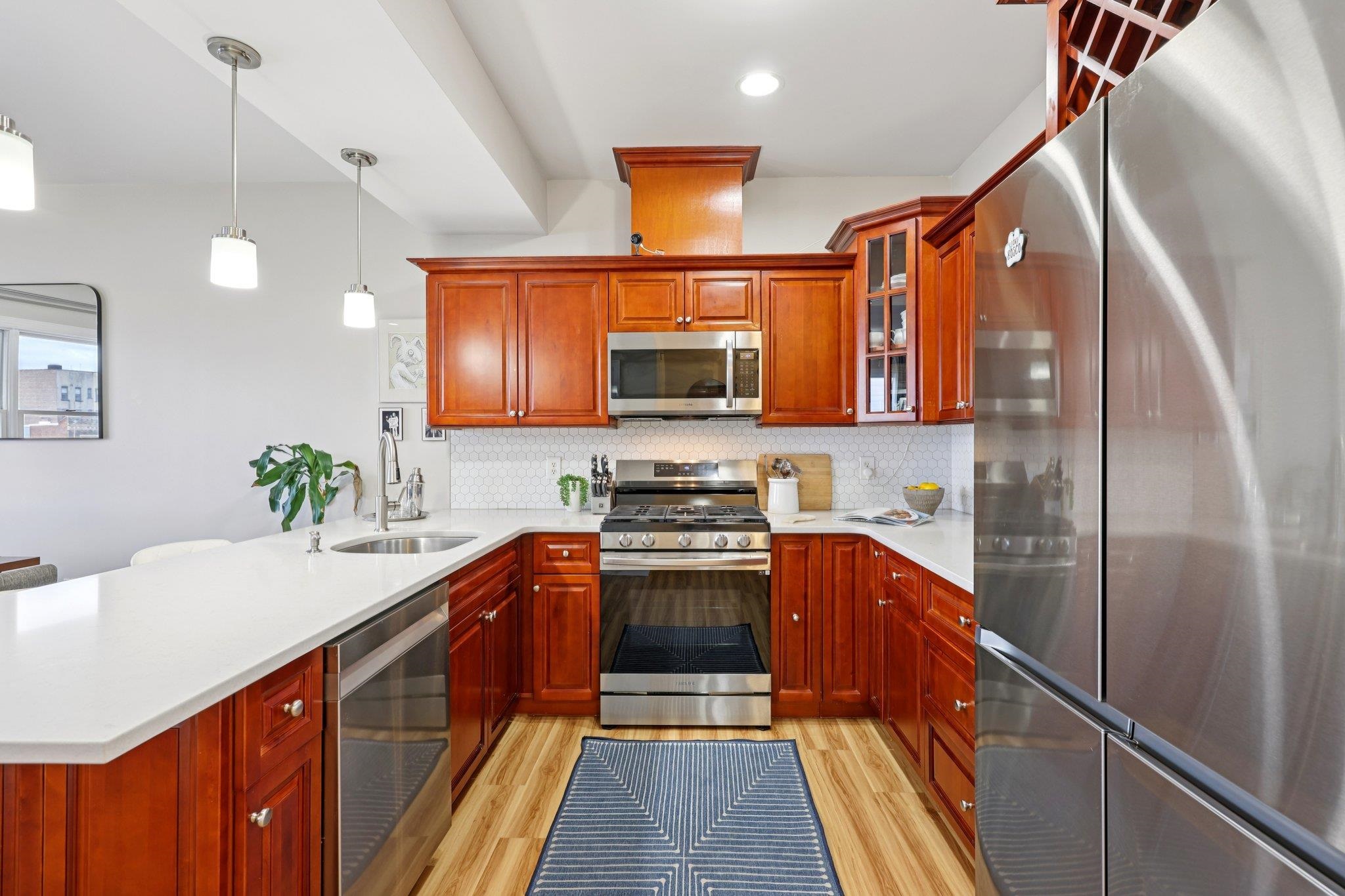 7008 MADISON ST Unit: 204