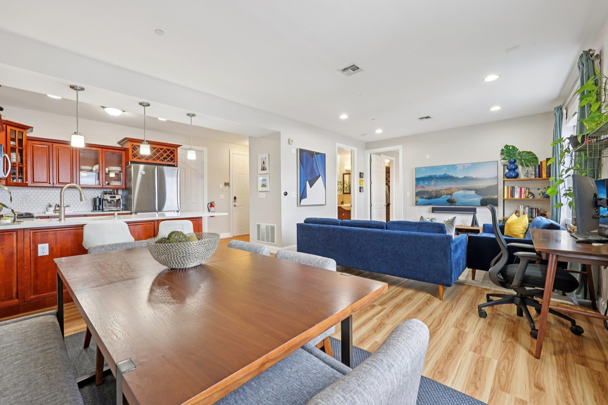 7008 MADISON ST Unit: 204