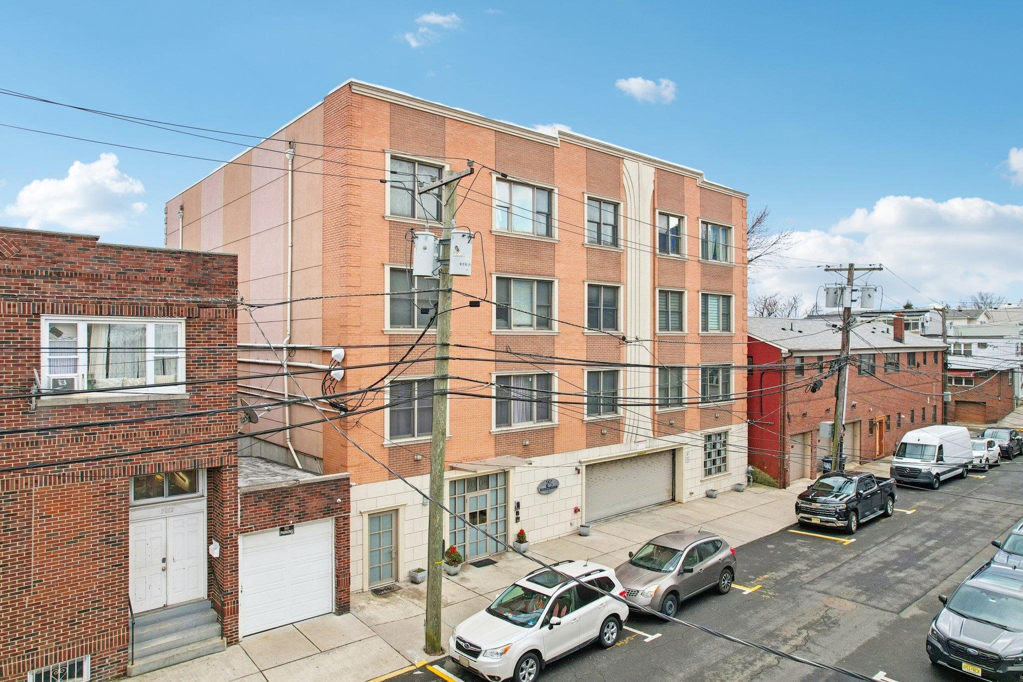 7008 MADISON ST Unit: 204