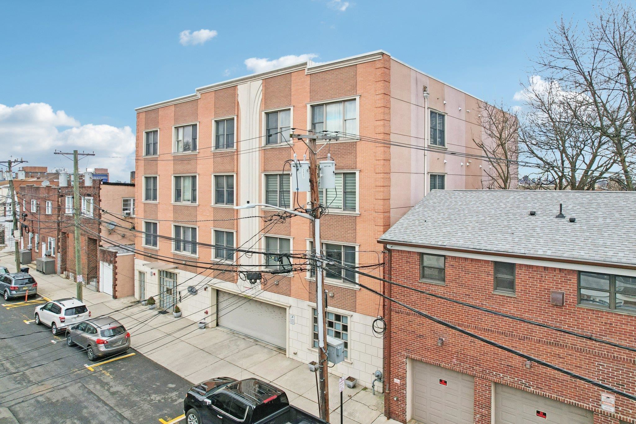 7008 MADISON ST Unit: 204