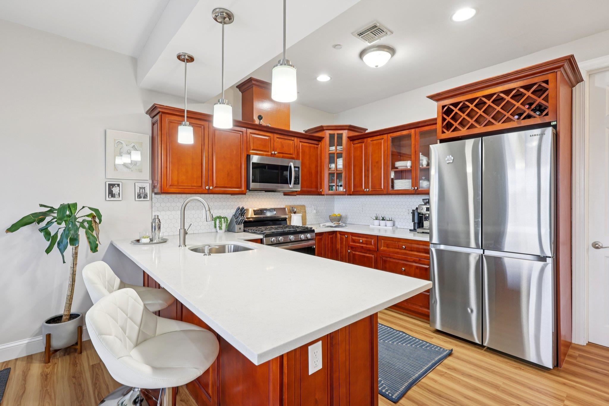 7008 MADISON ST Unit: 204