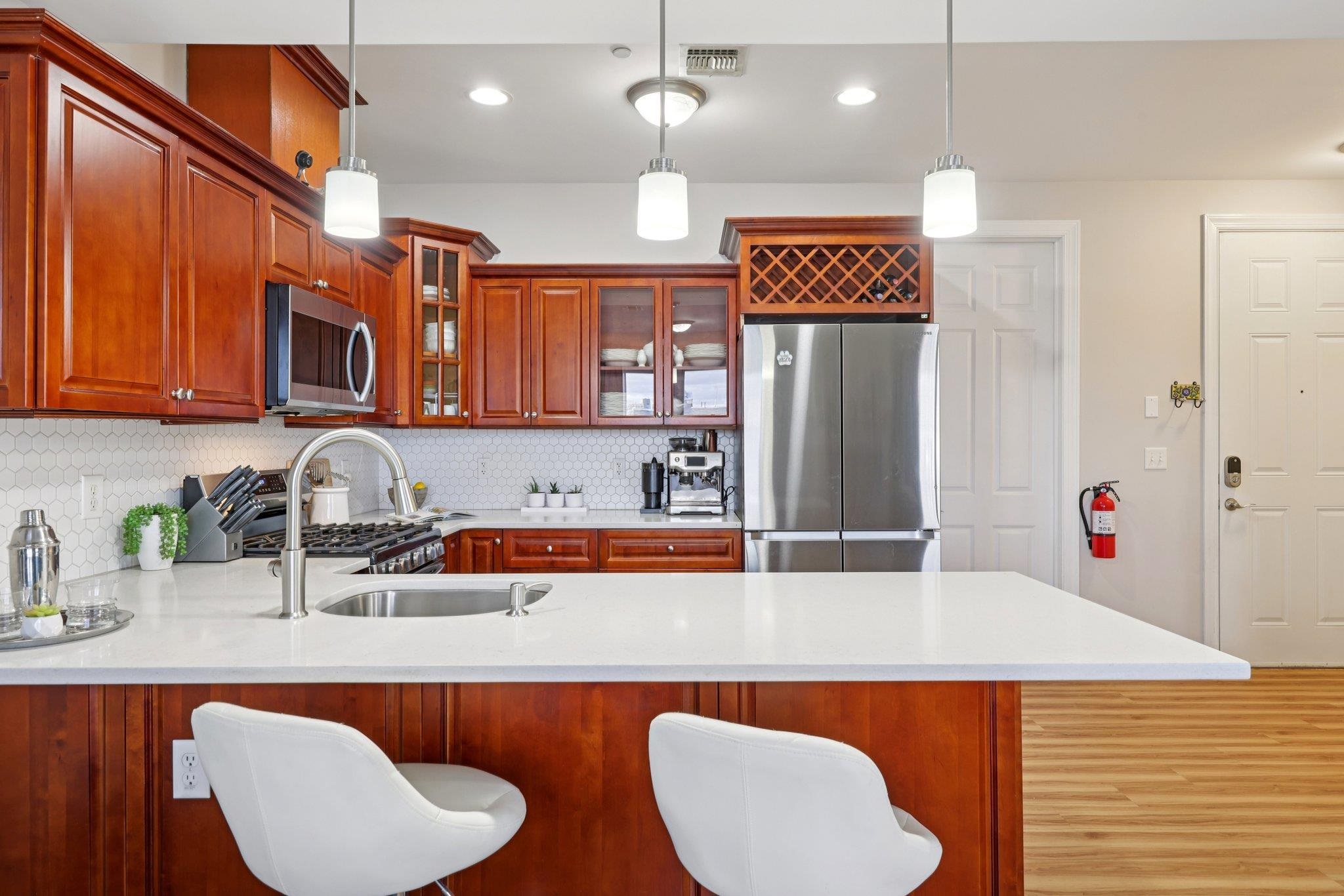 7008 MADISON ST Unit: 204