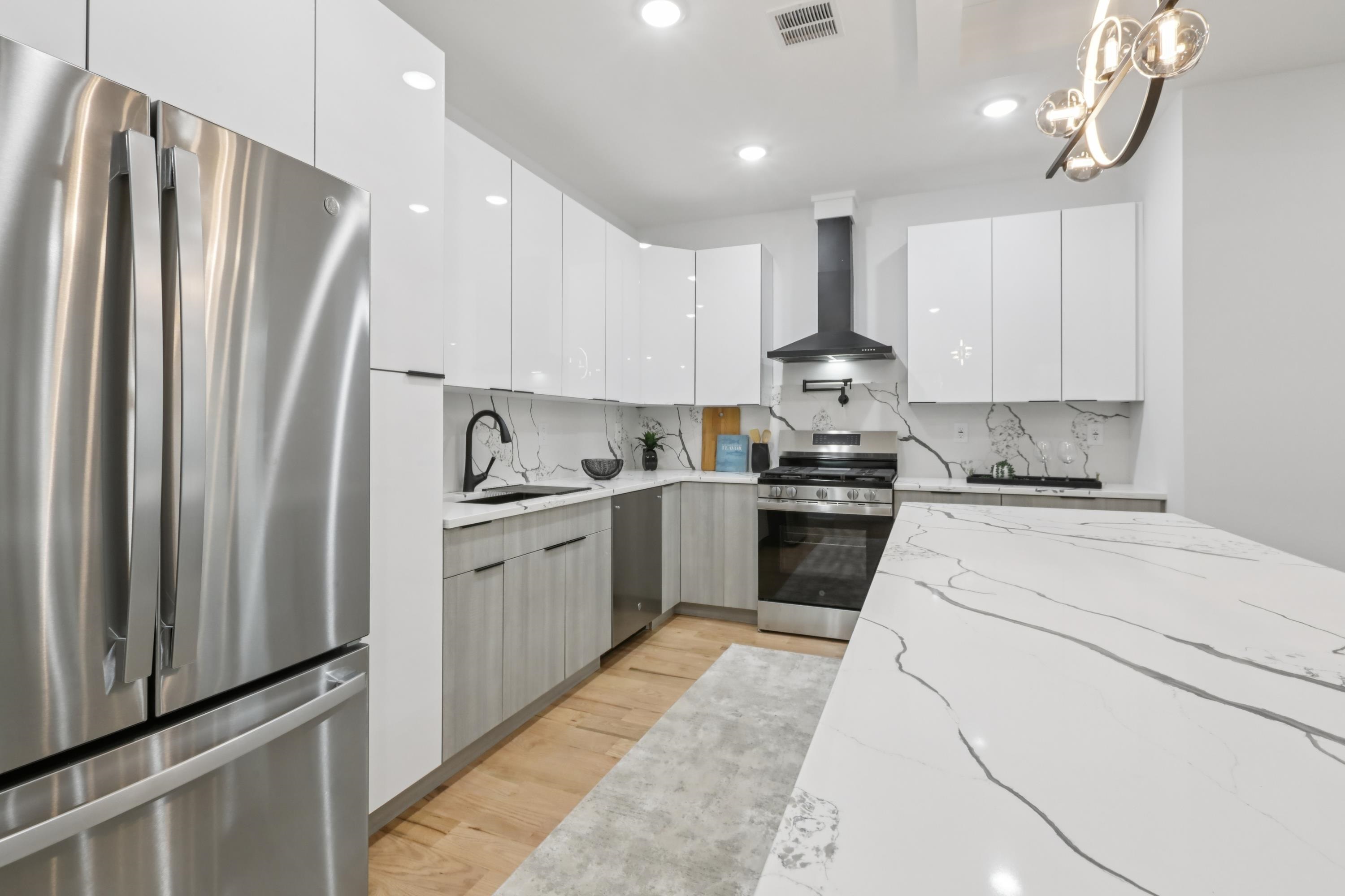 78 BEACON AVE Unit: 2