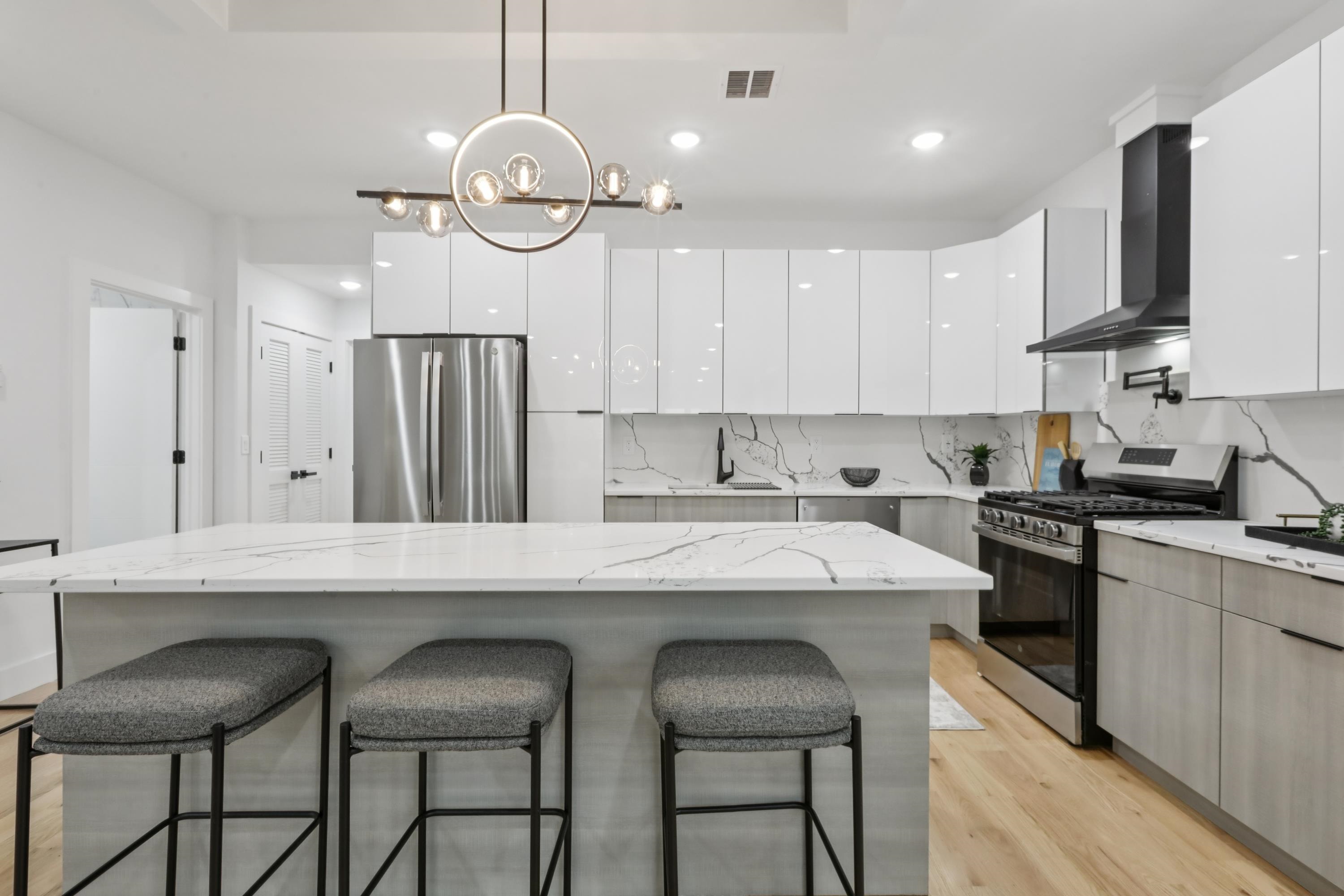 78 BEACON AVE Unit: 2