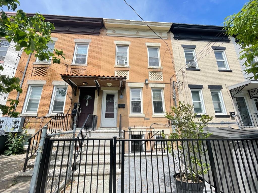 6041 PALISADE AVE Unit: ground