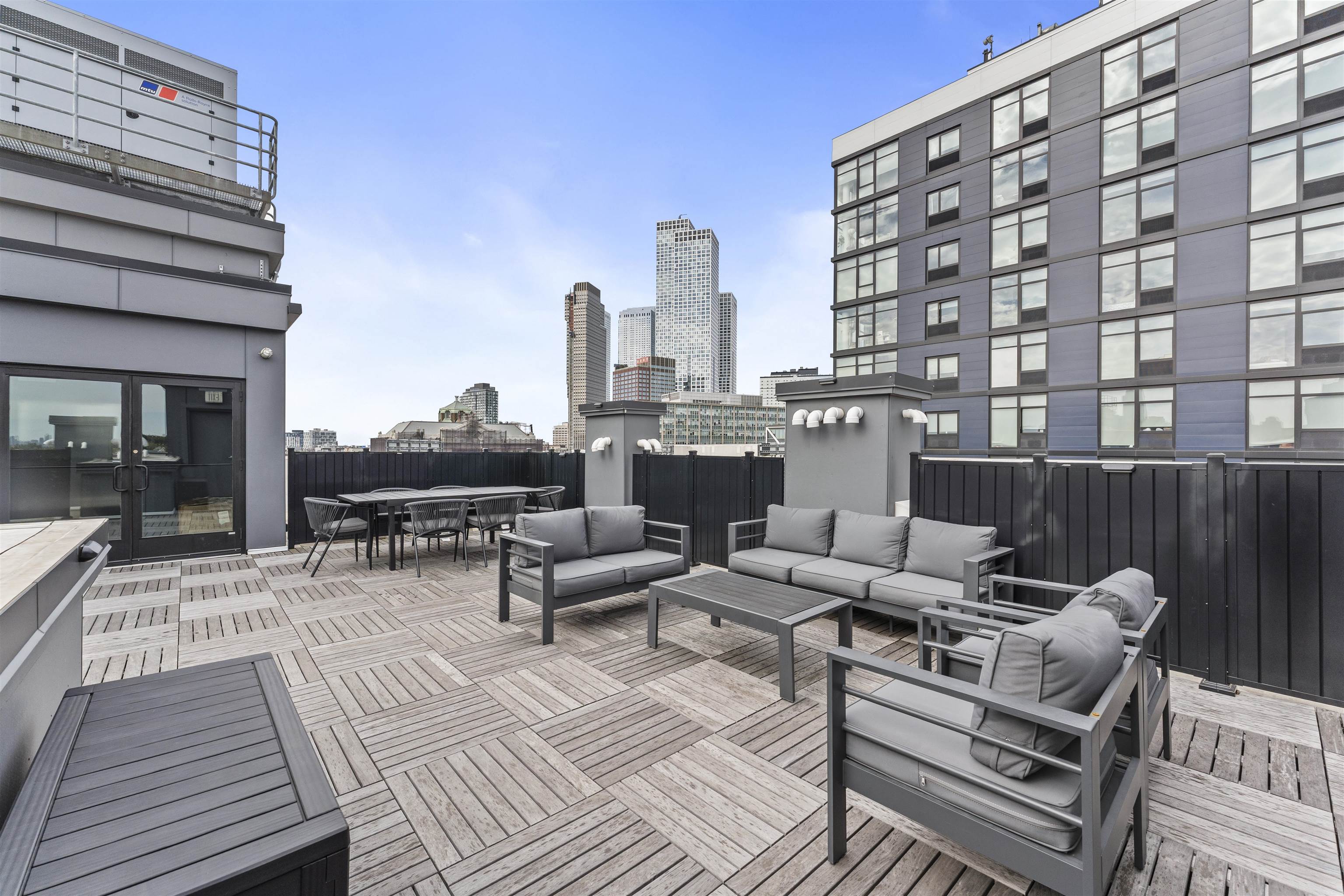 348 BALDWIN AVE Unit: 209