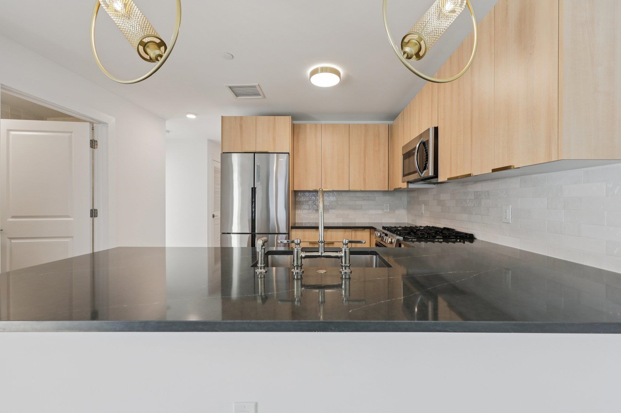 348 BALDWIN AVE Unit: 209